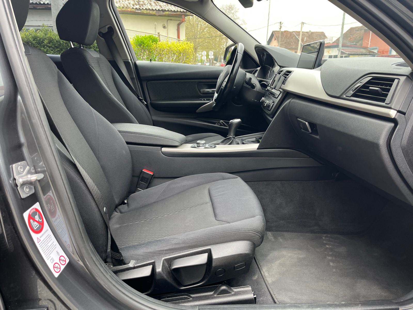 BMW 316d Touring alu 18 aut.klima navi PDC reg do 03/2027, fotografija 15