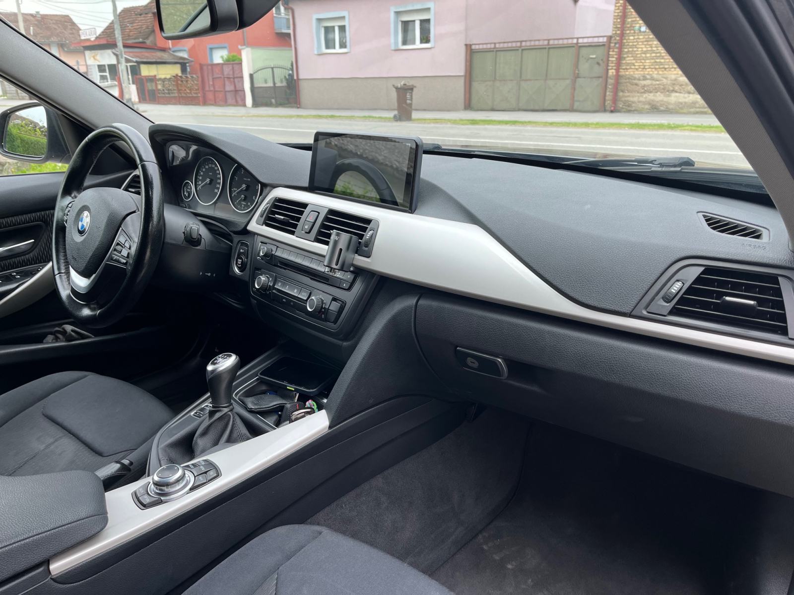BMW 316d Touring alu 18 aut.klima navi PDC reg do 03/2027, fotografija 16