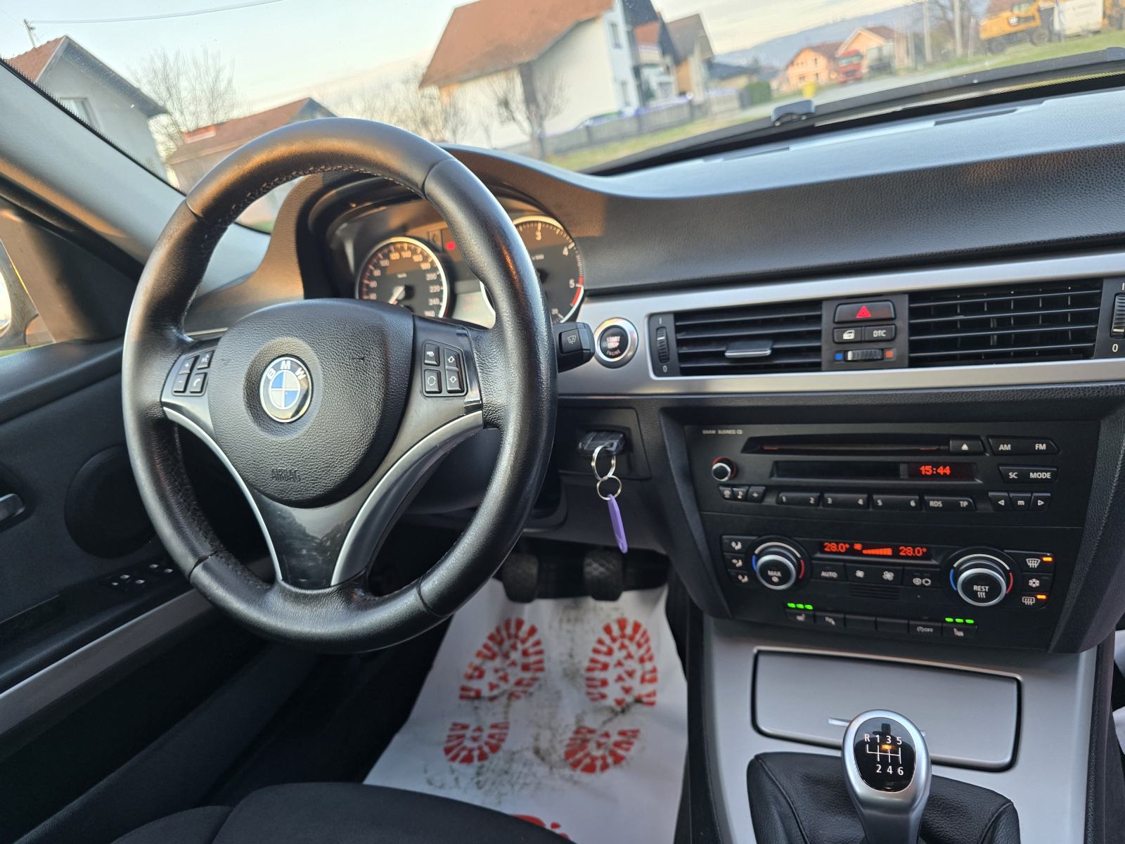 BMW 318d-2009gd.md-CLIMATRONIC-xenon,alu,6brzina,senzori,KARTICE, fotografija 13