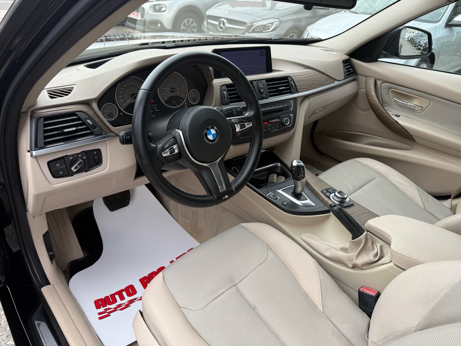 BMW 318d Automatik 2012.g Xenon, NAVI, Head-Up, fotografija 11
