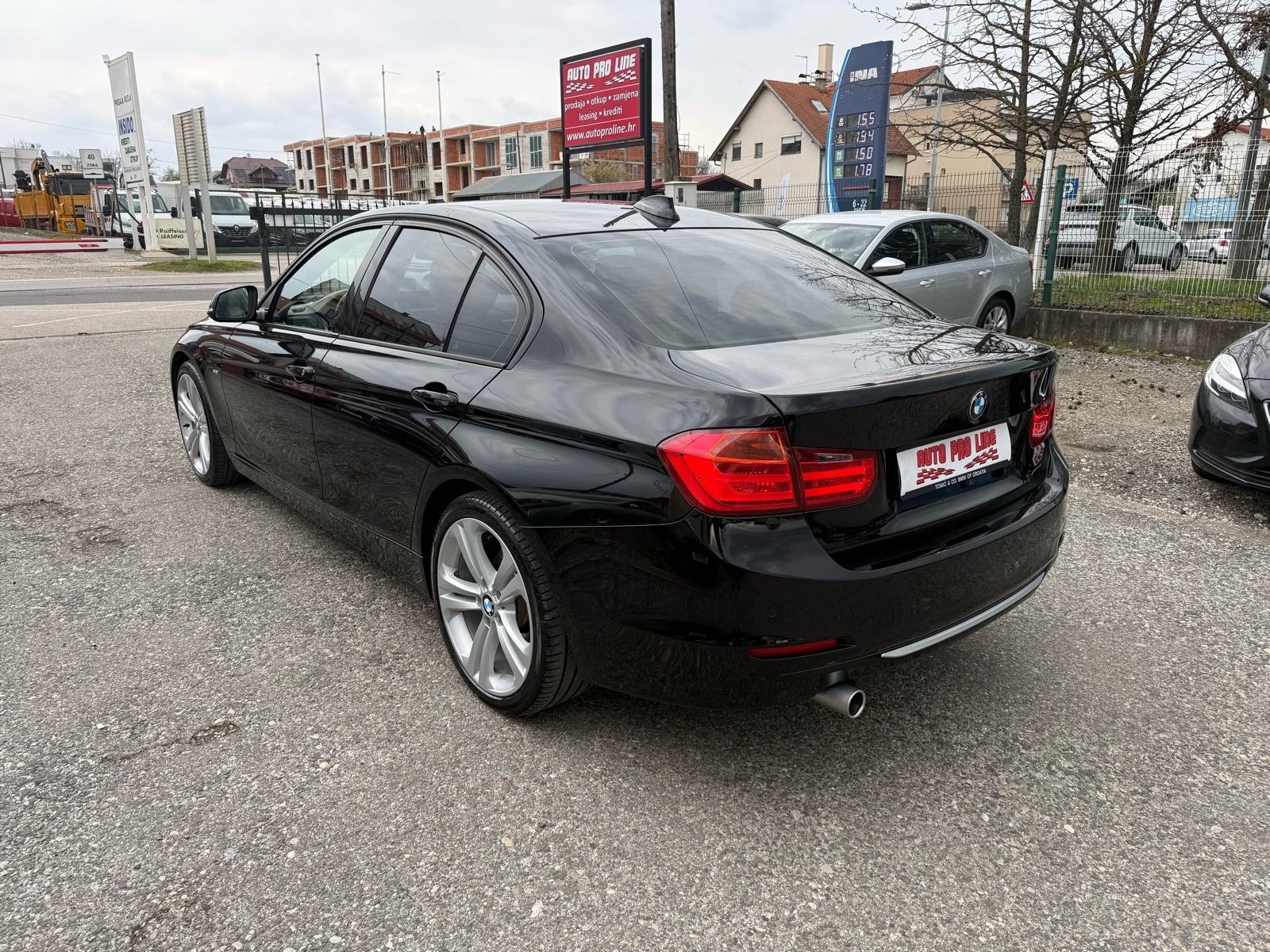 BMW 318d Automatik 2012.g Xenon, NAVI, Head-Up, fotografija 2