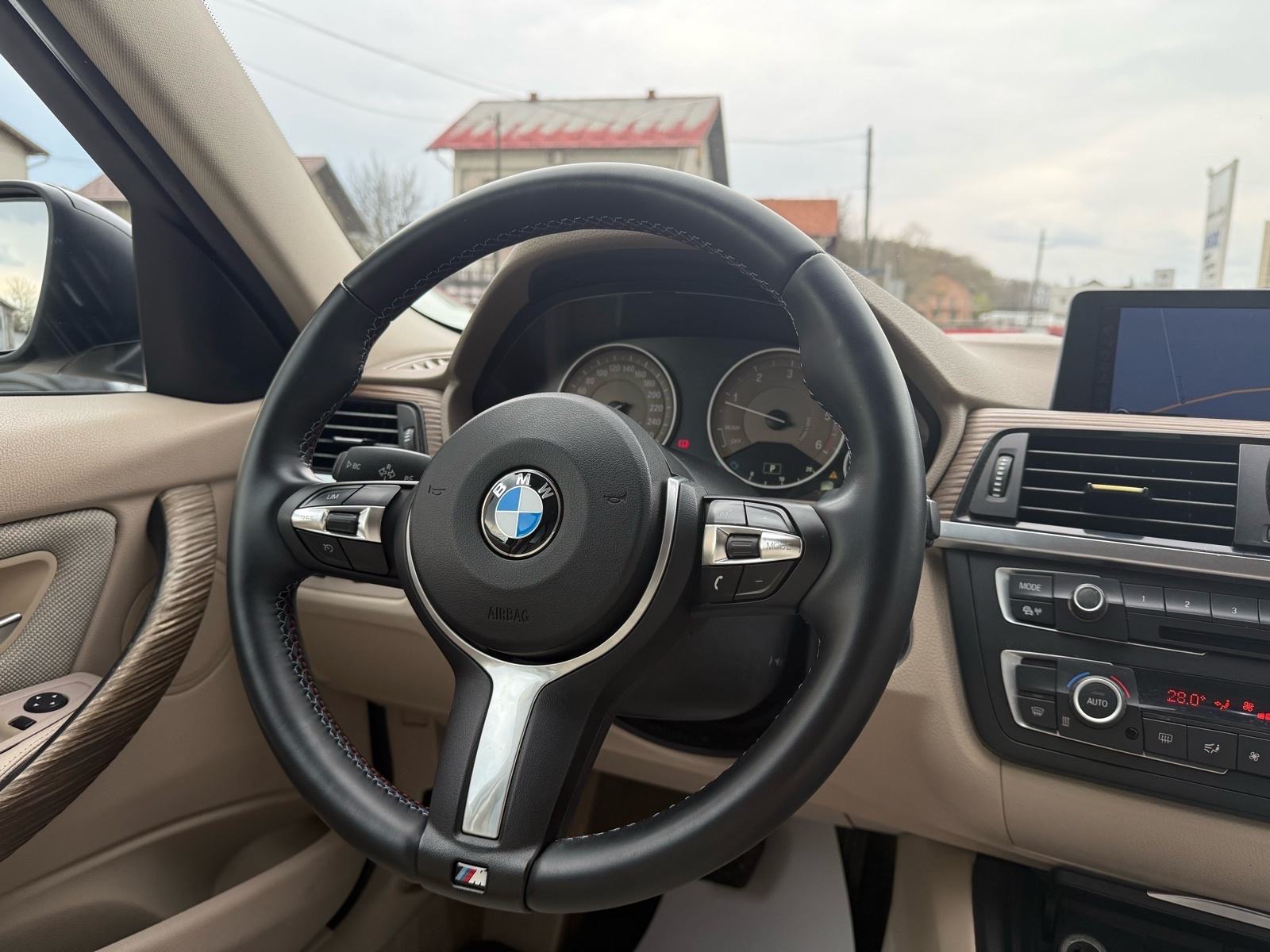 BMW 318d Automatik 2012.g Xenon, NAVI, Head-Up, fotografija 15