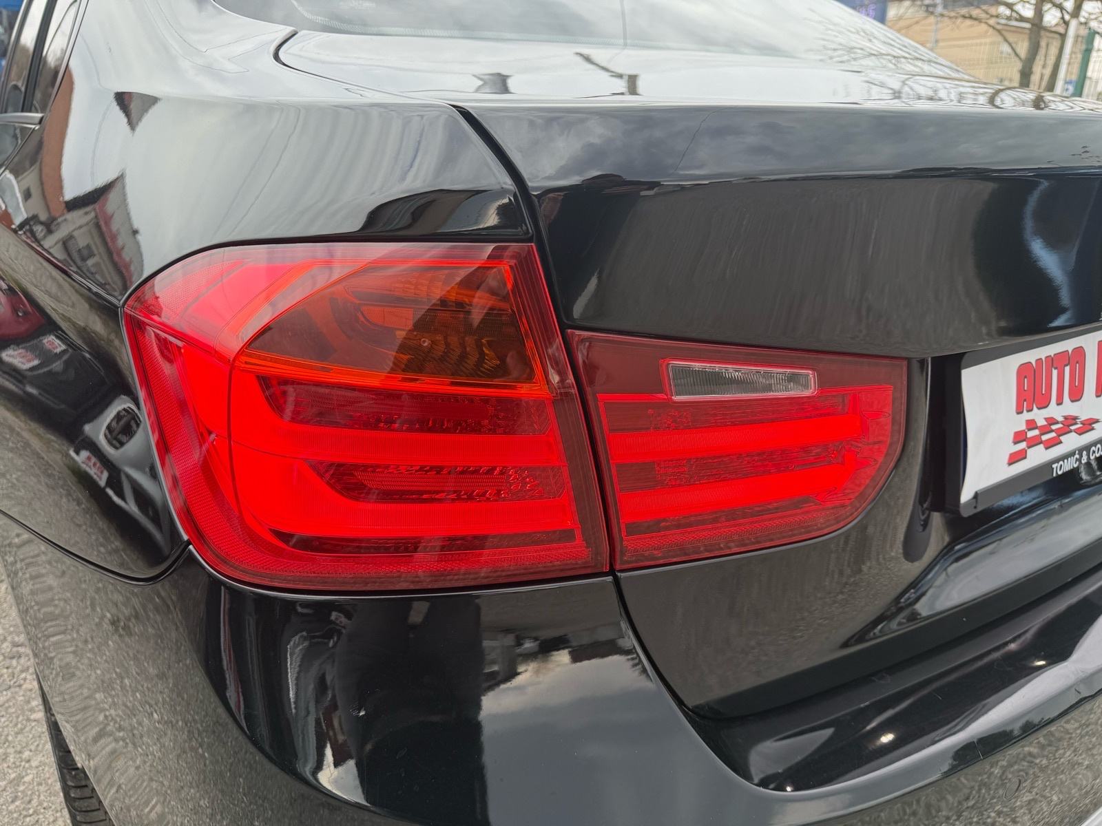 BMW 318d Automatik 2012.g Xenon, NAVI, Head-Up, fotografija 9