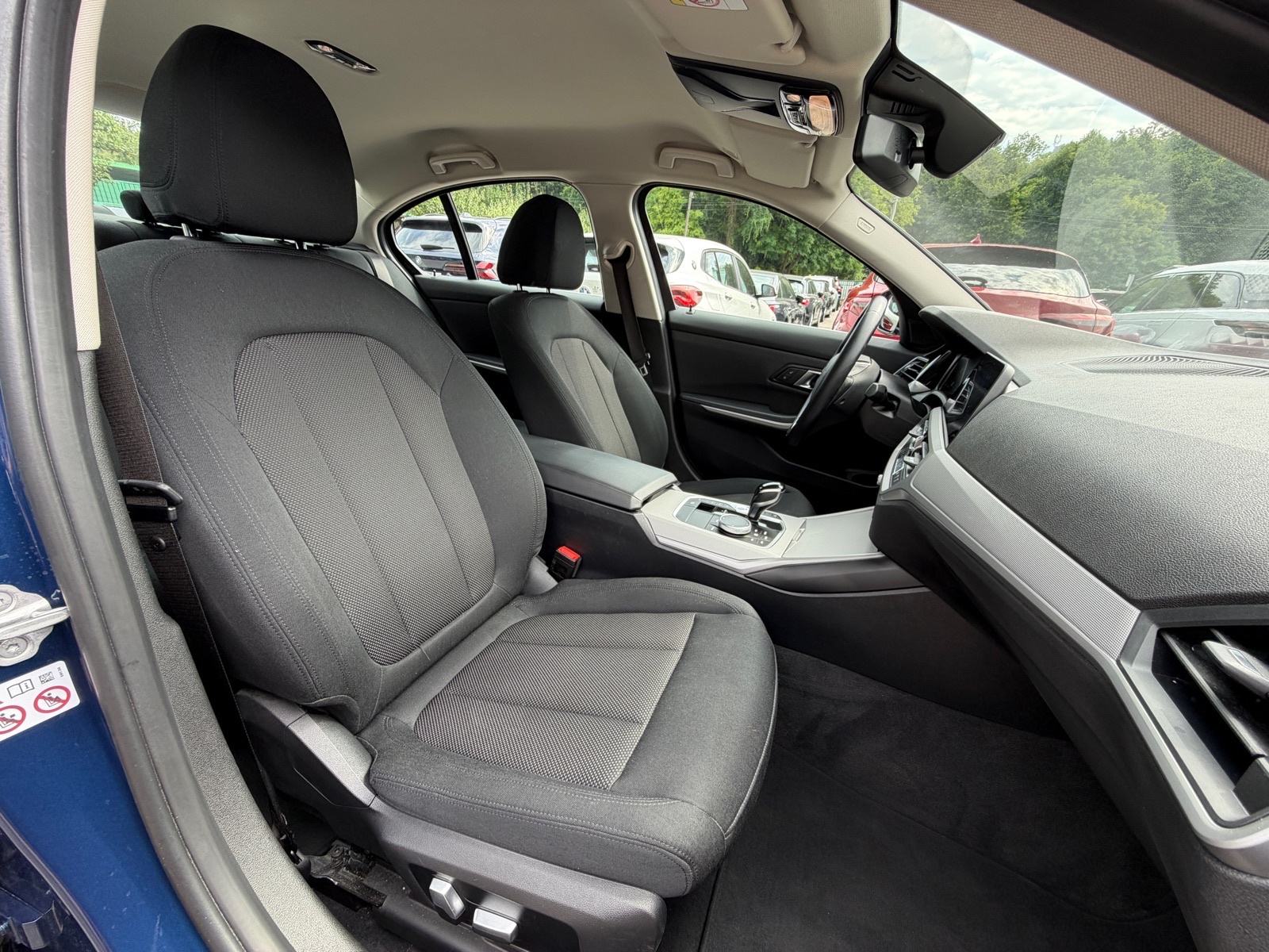 BMW 318d AUTOMATIK,JAMSTVO,LIVE COCKPIT,KAMERA,RADAR,U PDV-U!, fotografija 6