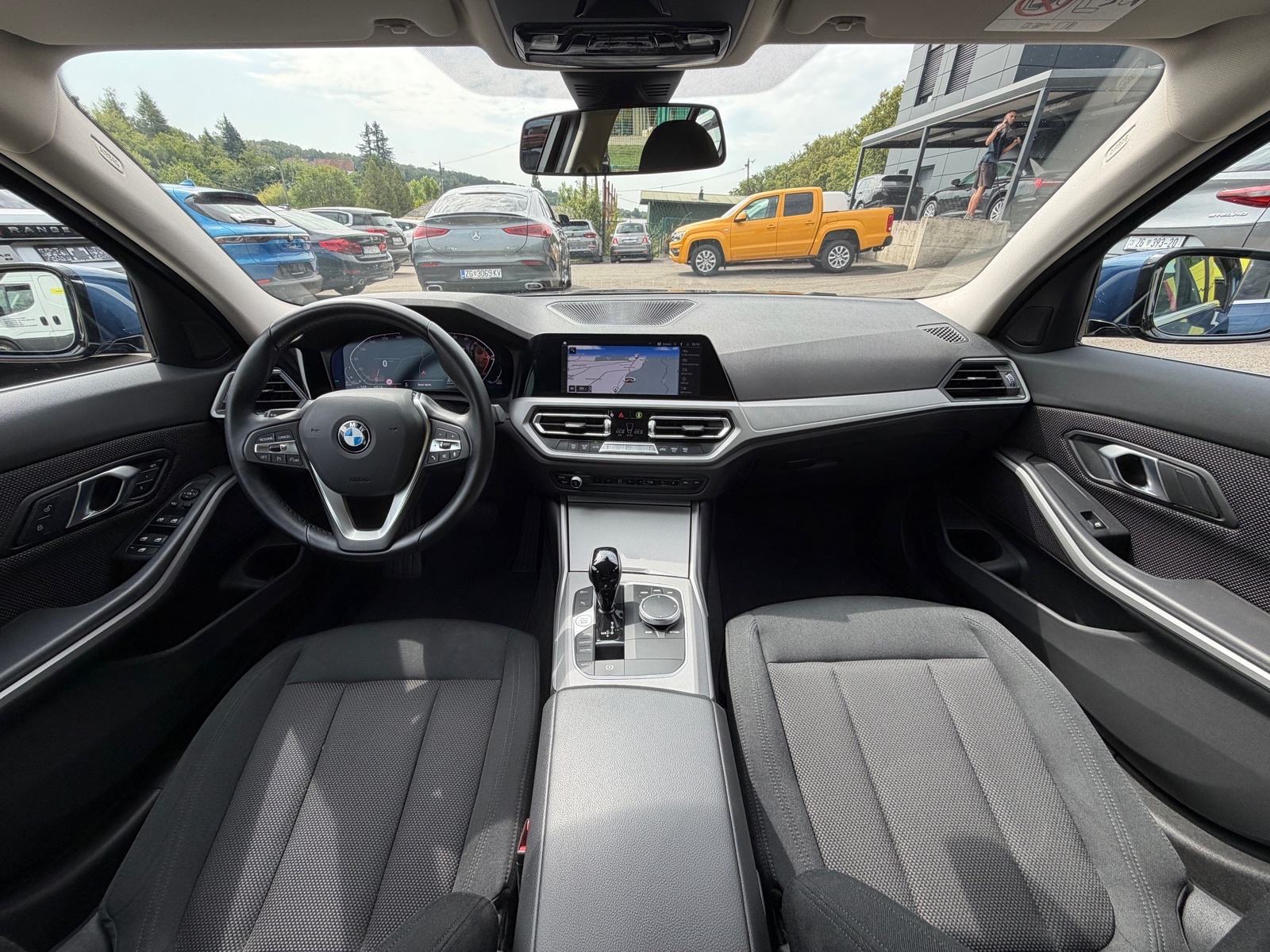 BMW 318d AUTOMATIK,JAMSTVO,LIVE COCKPIT,KAMERA,RADAR,U PDV-U!, fotografija 8