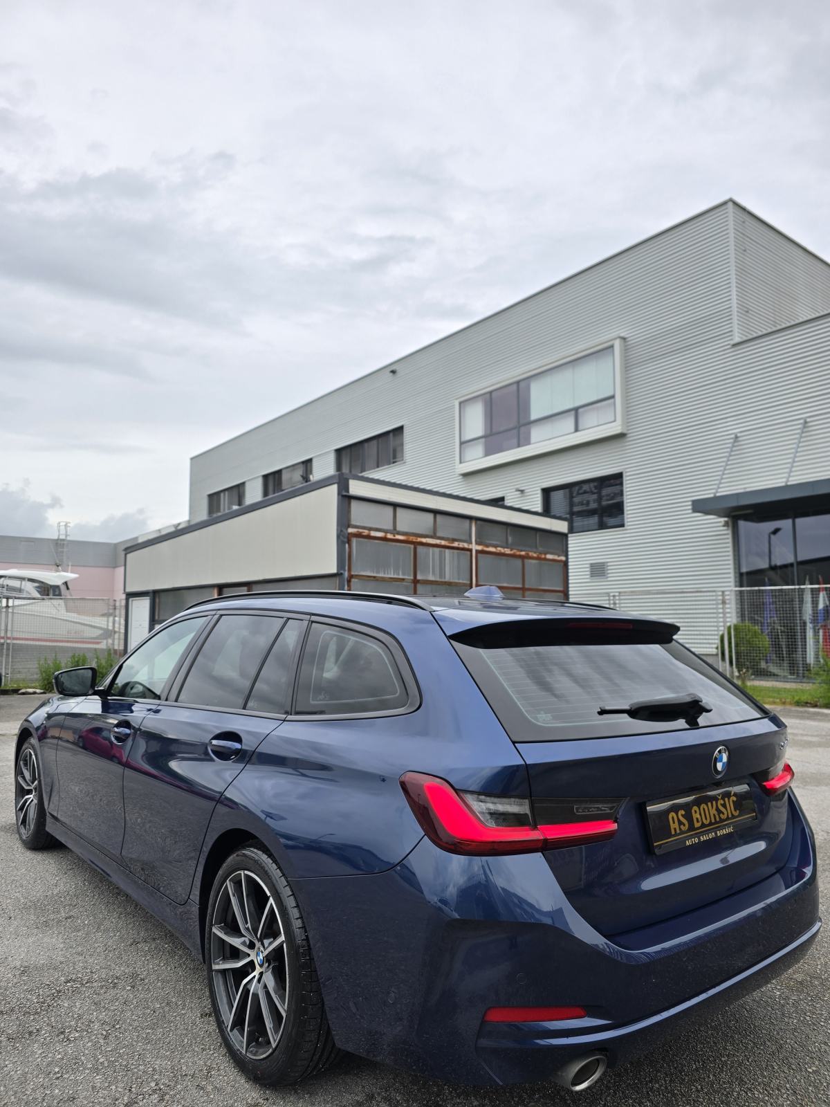 BMW 318D * FACELIFT MODEL * AUTOMATIK * ODLIČNO STANJE * BEZ ULAGANJA*, pogled izvana - slika 4