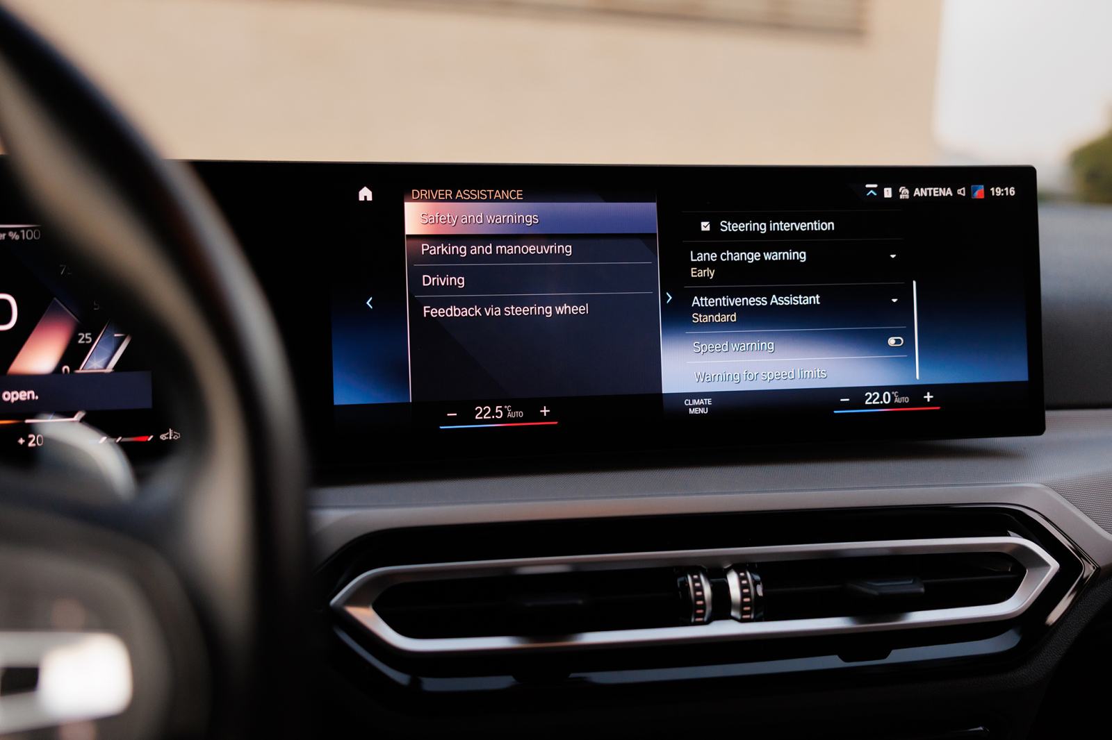 BMW 318d | Harman/Kardon | Kamera | Mrtvi kut | CarPlay | Koža | Navi, fotografija 12