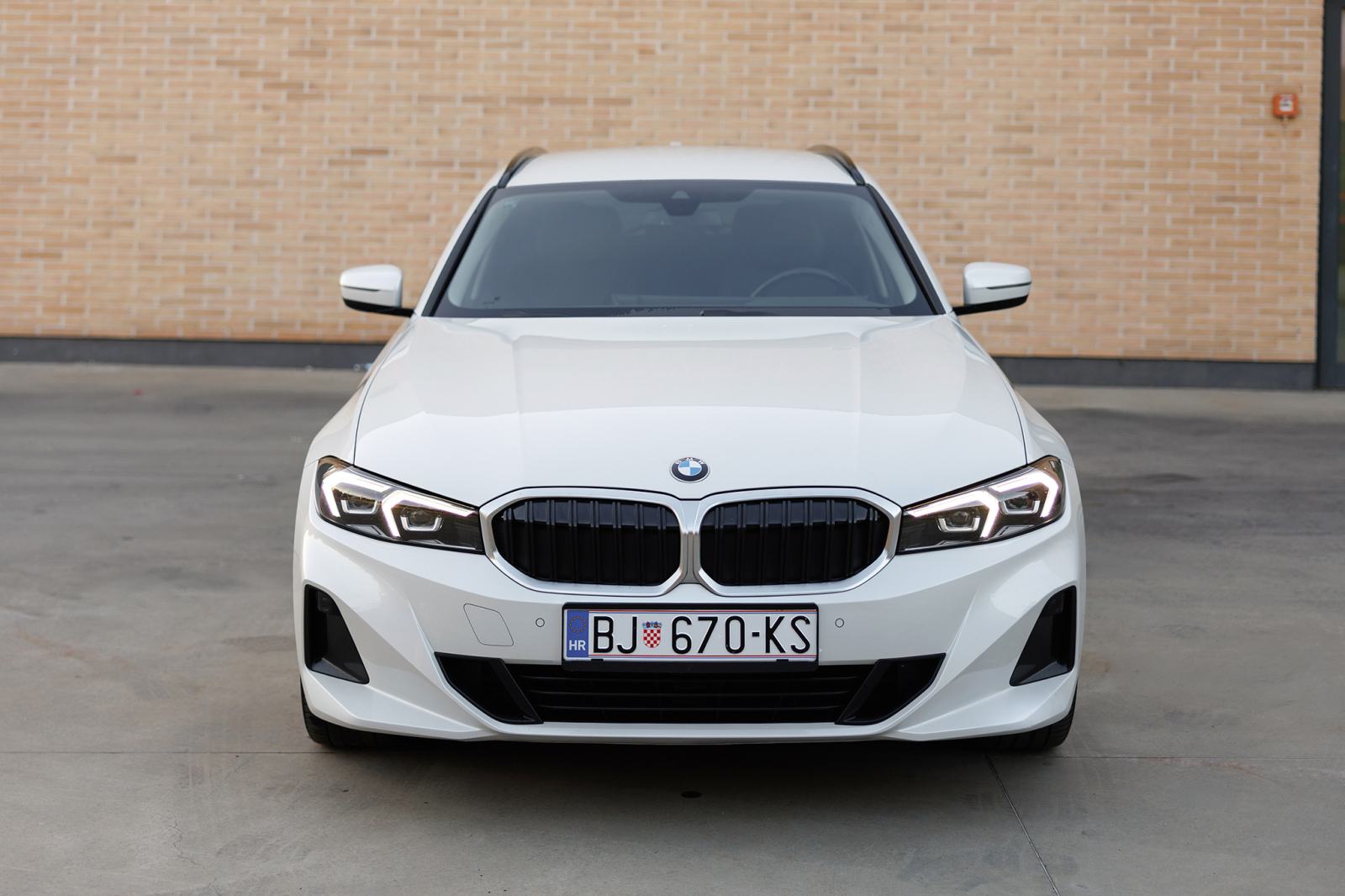 BMW 318d | Harman/Kardon | Kamera | Mrtvi kut | CarPlay | Koža | Navi, fotografija 3