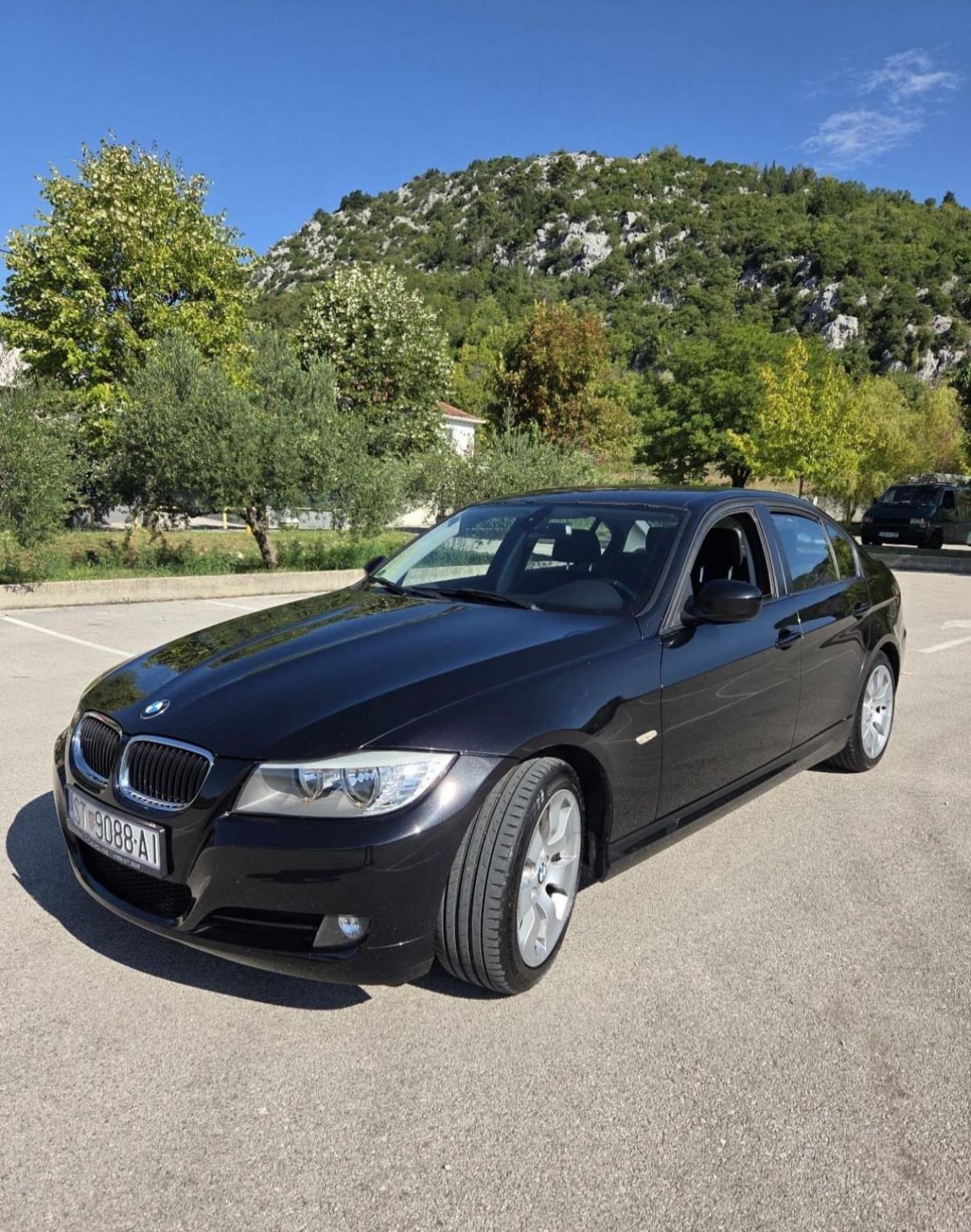 BMW 318d•Led•Klima•Senzori•Grijanje sjedala•Veliki servis, pogled izvana - slika 3