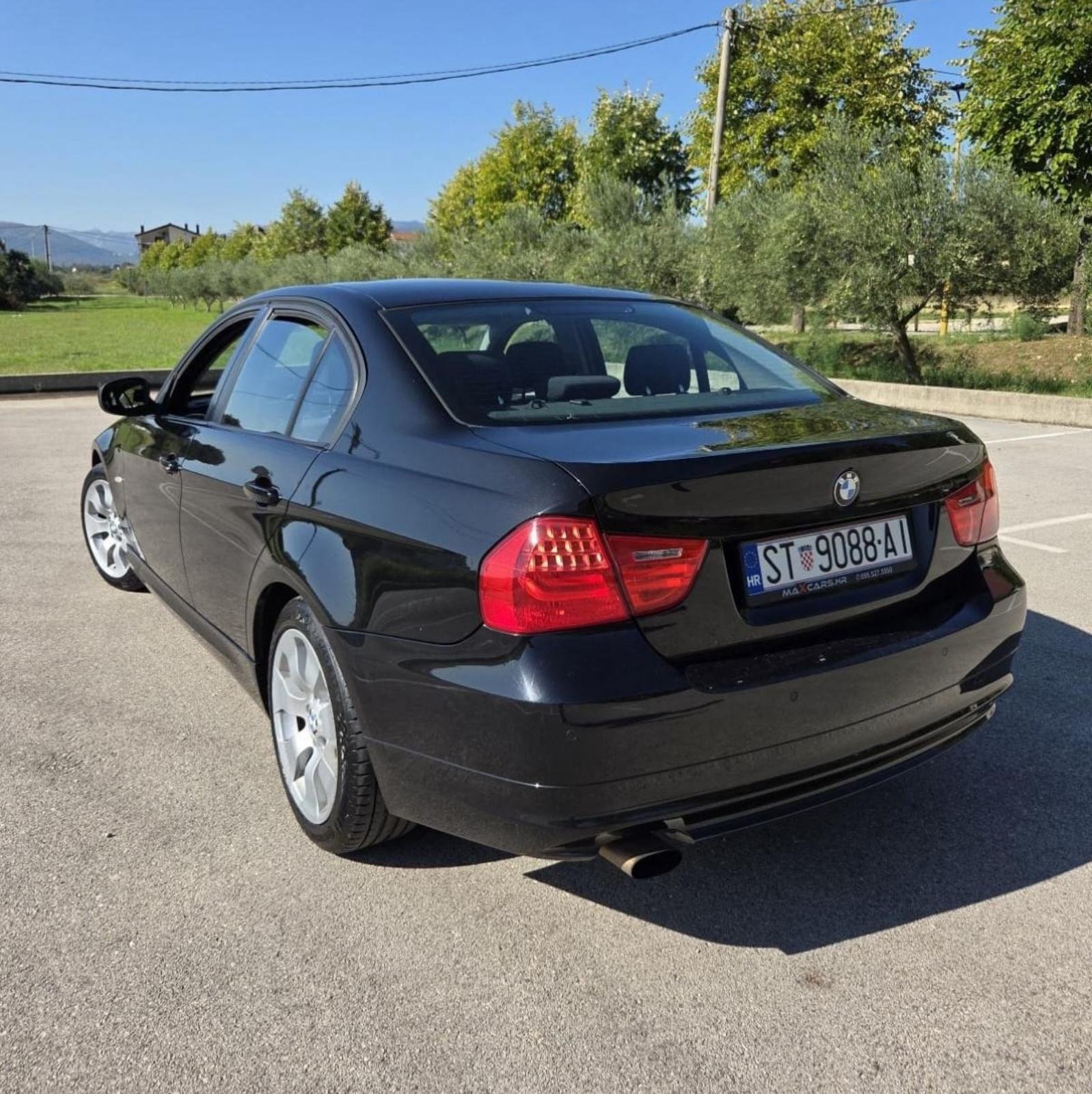BMW 318d•Led•Klima•Senzori•Grijanje sjedala•Veliki servis, pogled izvana - slika 2