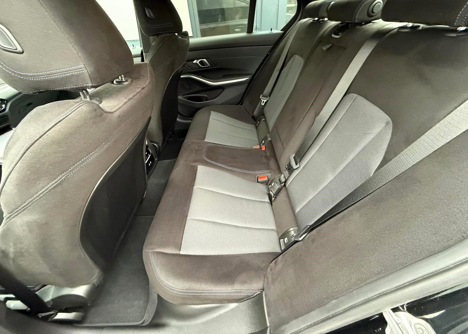 BMW 318d M Sport ⭐️ TVORNIČKA GARANCIJA 4 GODINE ⭐️, fotografija 9