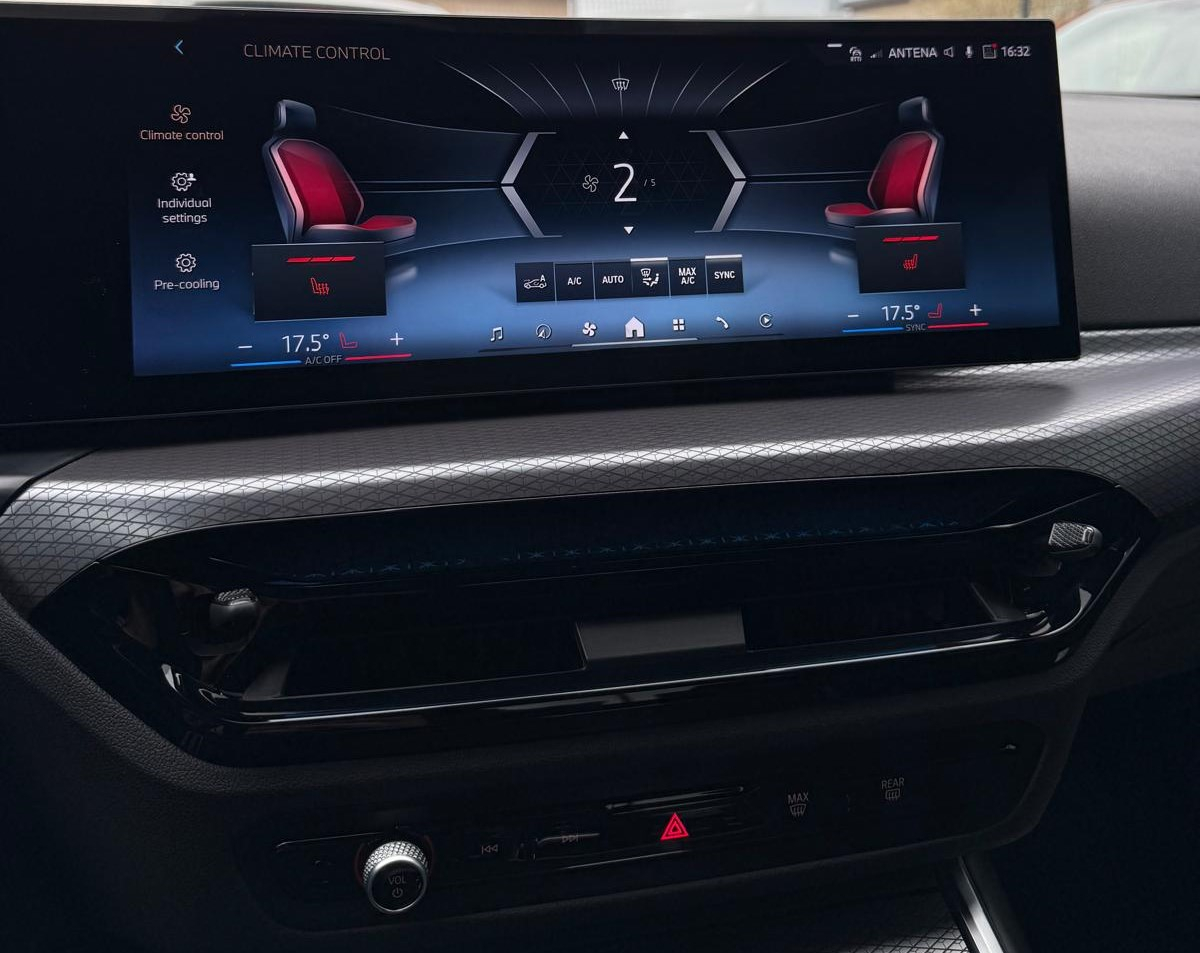 BMW 318d M Sport ⭐️ TVORNIČKA GARANCIJA 4 GODINE ⭐️, fotografija 14