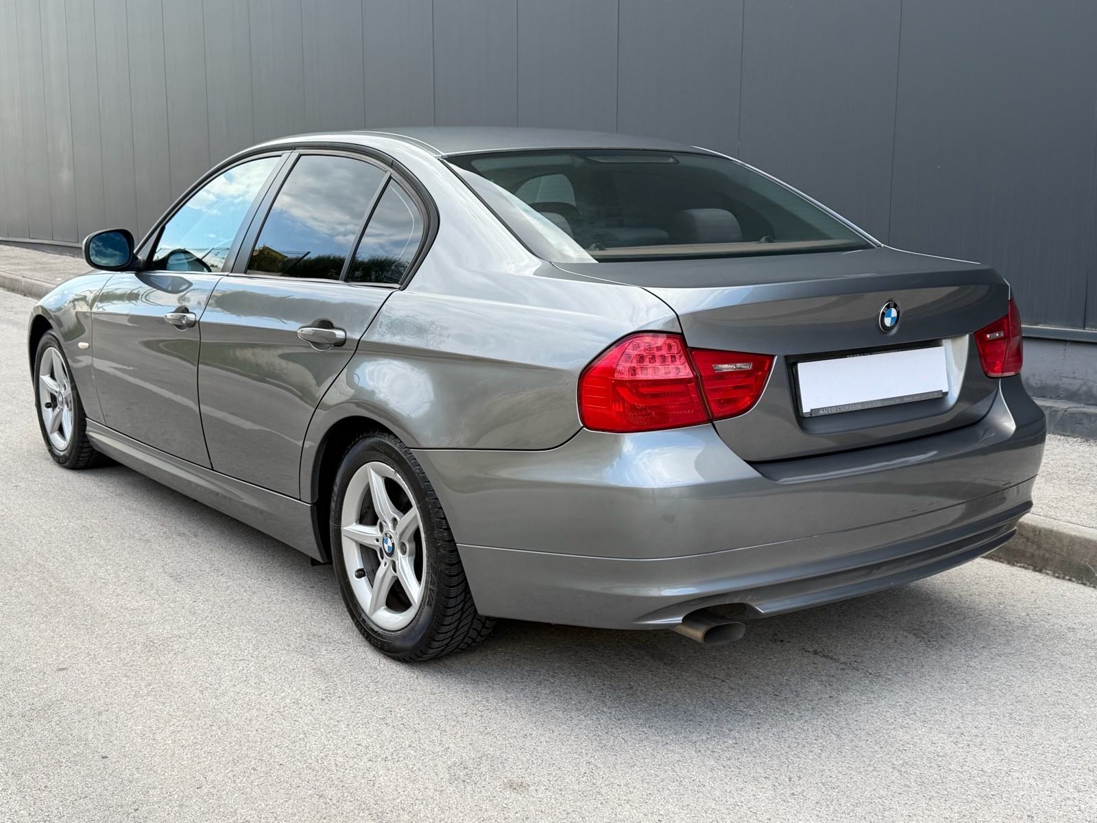 BMW 318d, REGISTR 02/2027,ALU FELGE,KLIMA,MF VOLAN,TOP STANJE, fotografija 5