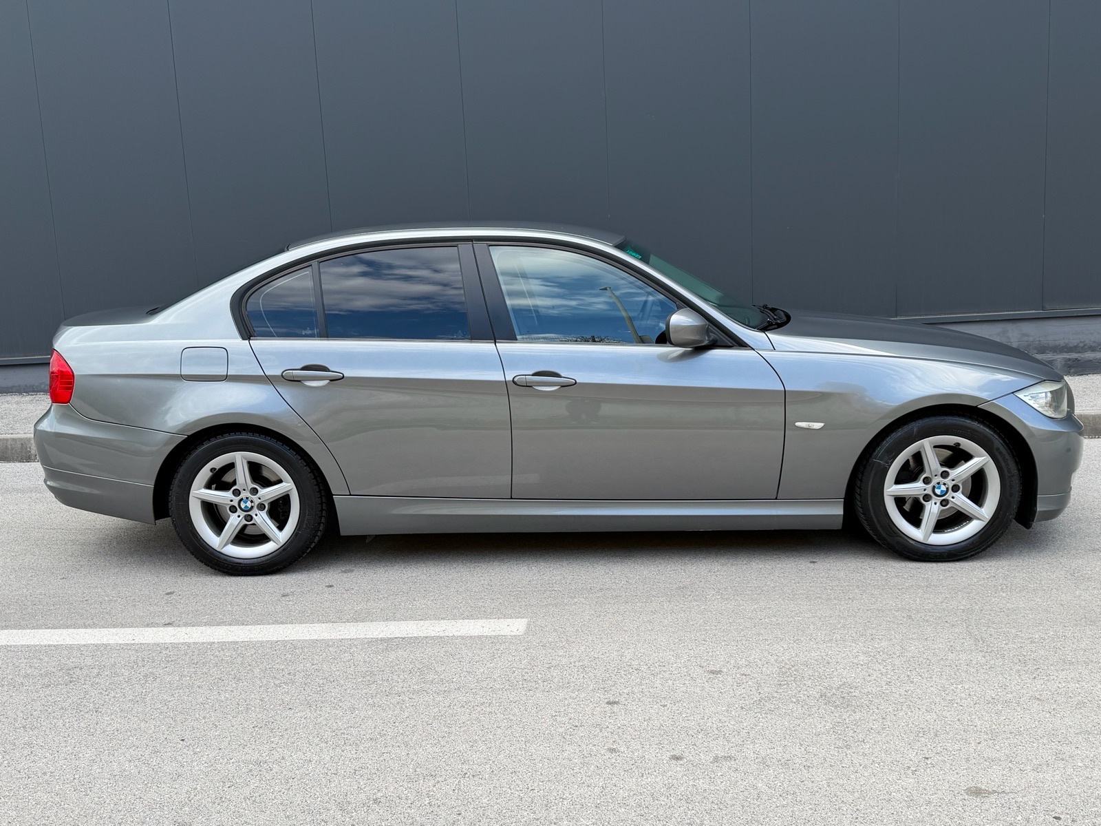 BMW 318d, REGISTR 02/2027,ALU FELGE,KLIMA,MF VOLAN,TOP STANJE, fotografija 4