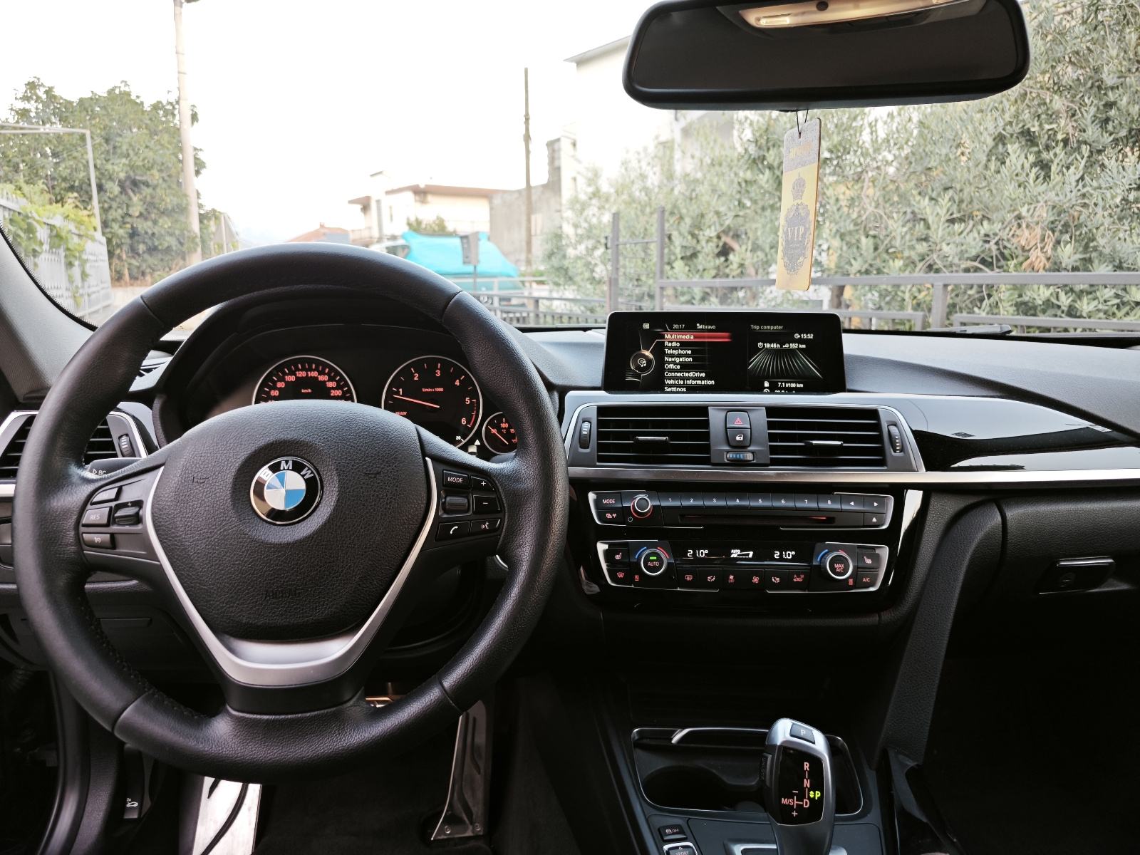 BMW 318d LCI | HUD | Harman Kardon | Adaptivni LED | Ovlašteni servisi, fotografija 7