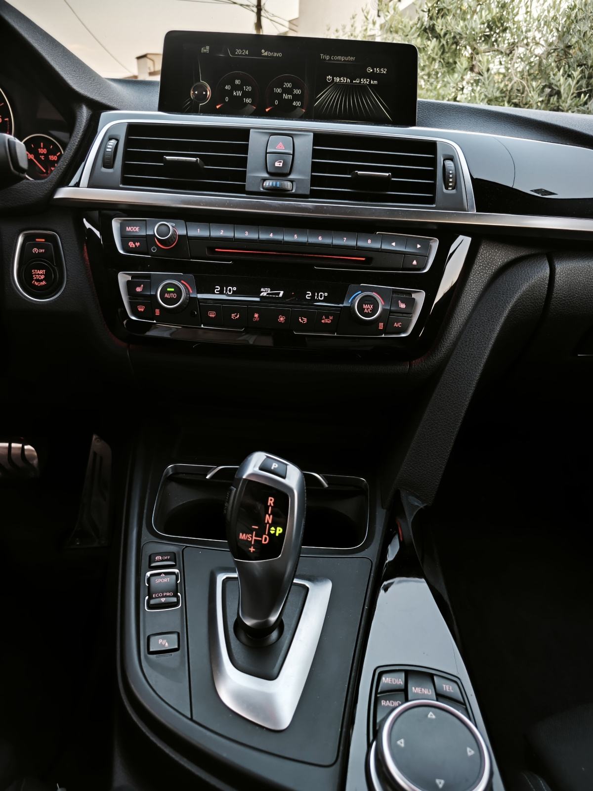 BMW 318d LCI | HUD | Harman Kardon | Adaptivni LED | Ovlašteni servisi, fotografija 9