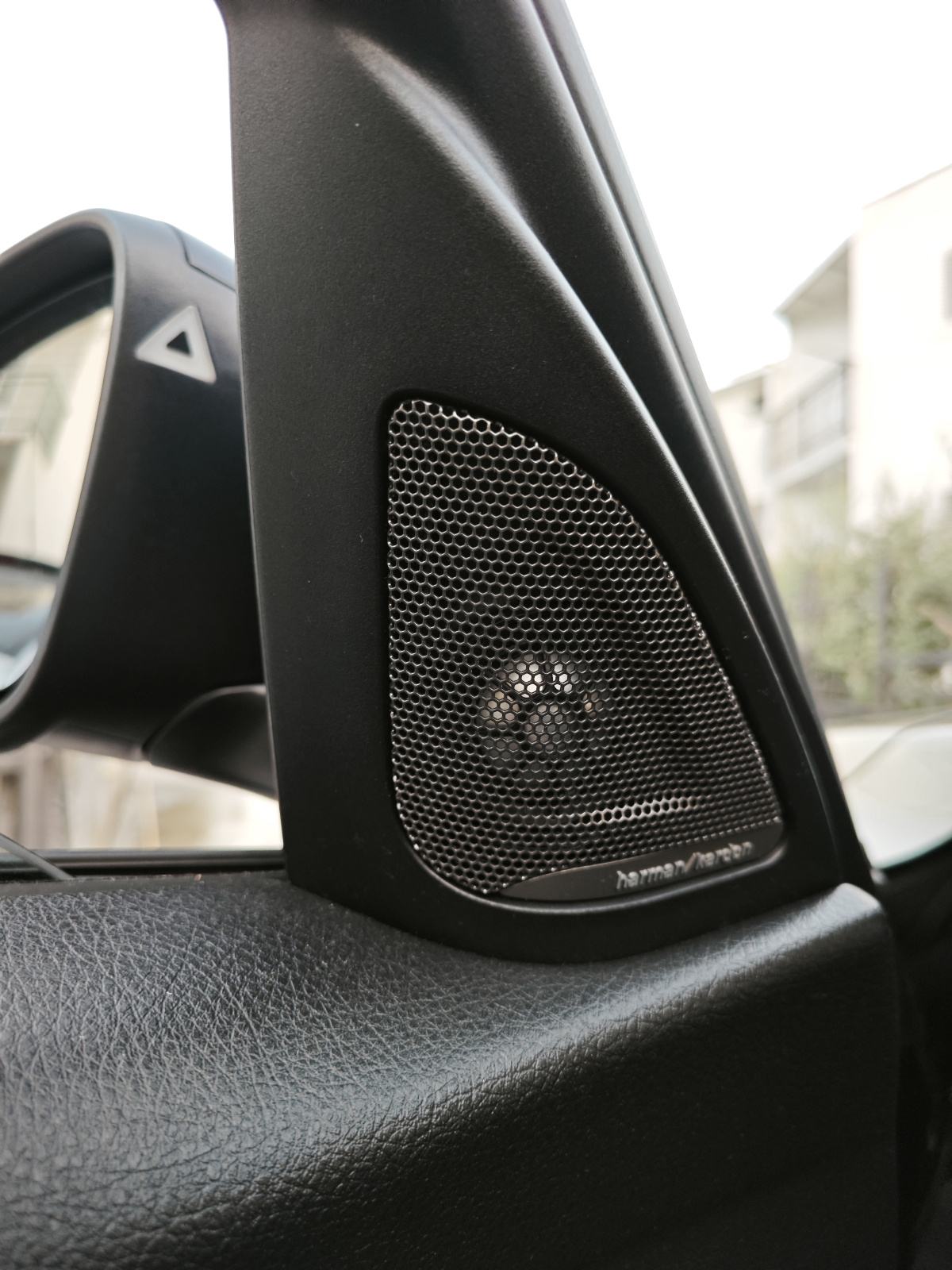 BMW 318d LCI | HUD | Harman Kardon | Adaptivni LED | Ovlašteni servisi, fotografija 11