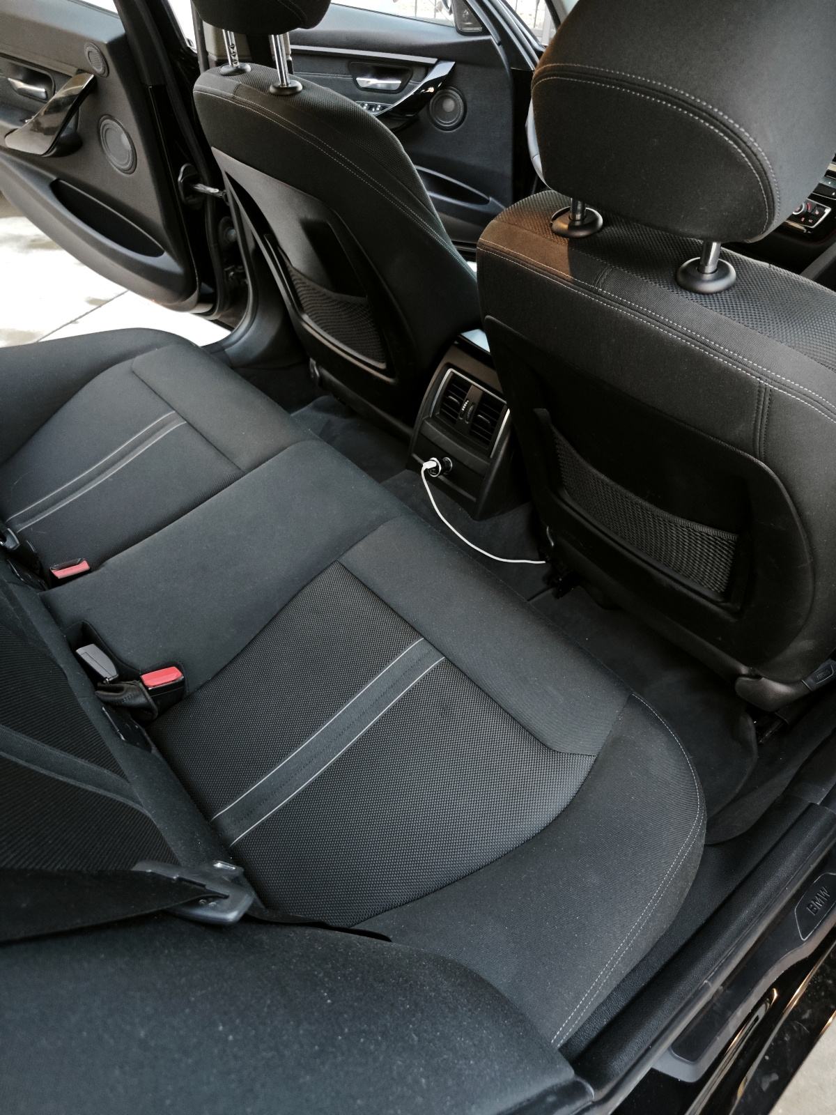 BMW 318d LCI | HUD | Harman Kardon | Adaptivni LED | Ovlašteni servisi, fotografija 13
