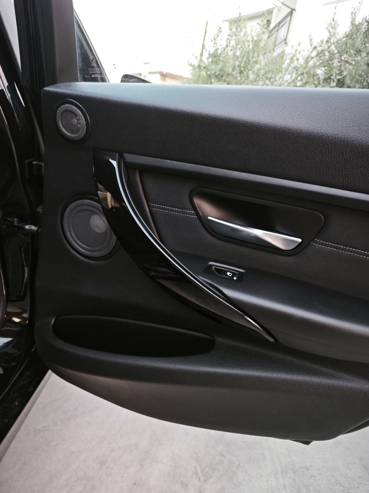 BMW 318d LCI | HUD | Harman Kardon | Adaptivni LED | Ovlašteni servisi, fotografija 14