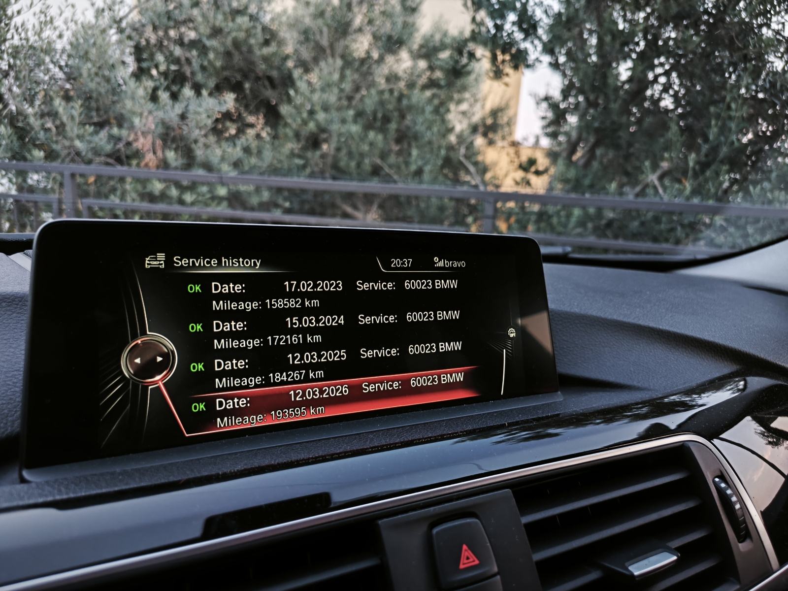 BMW 318d LCI | HUD | Harman Kardon | Adaptivni LED | Ovlašteni servisi, fotografija 15