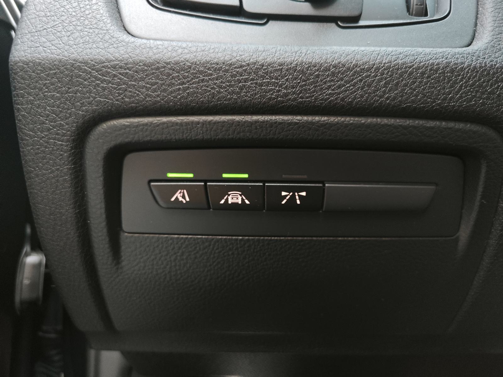 BMW 318d LCI | HUD | Harman Kardon | Adaptivni LED | Ovlašteni servisi, fotografija 10
