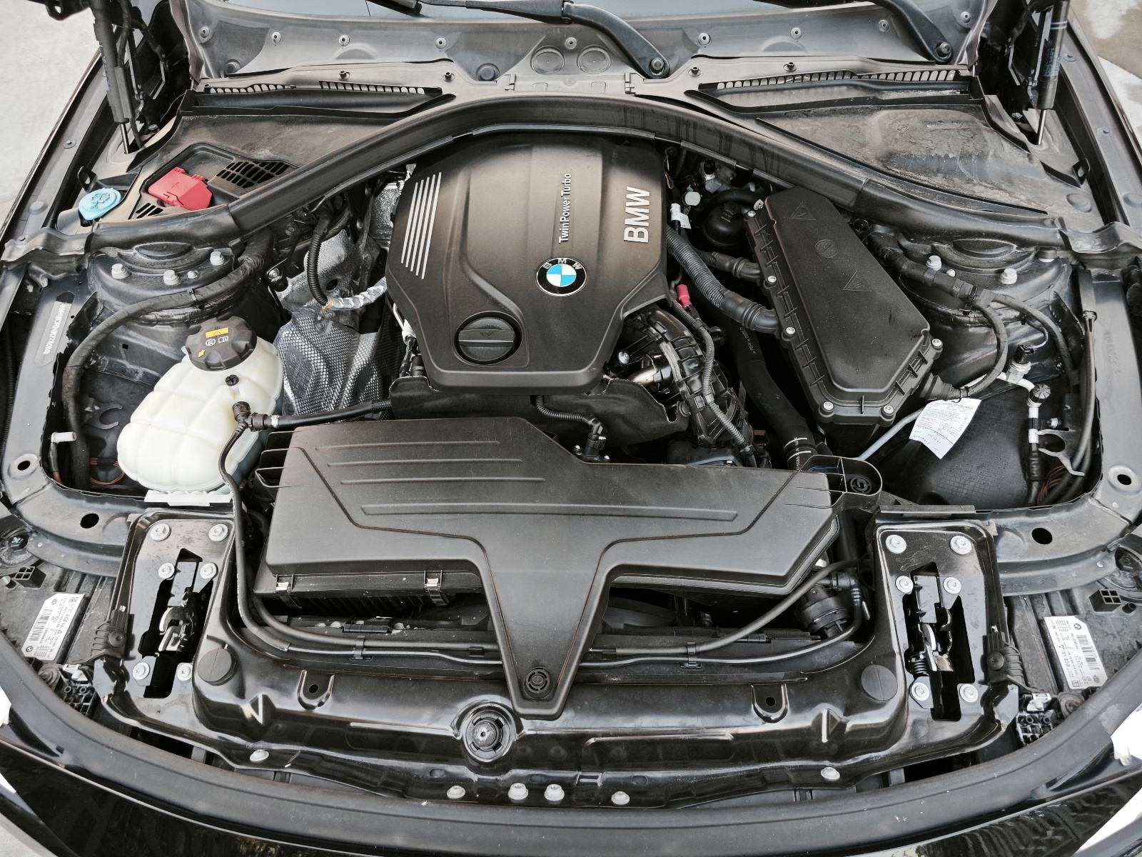 BMW 318d LCI | HUD | Harman Kardon | Adaptivni LED | Ovlašteni servisi, fotografija 17