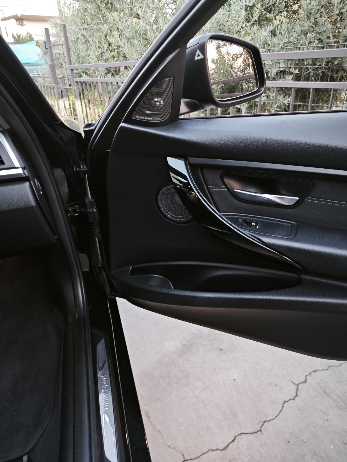 BMW 318d LCI | HUD | Harman Kardon | Adaptivni LED | Ovlašteni servisi, fotografija 12