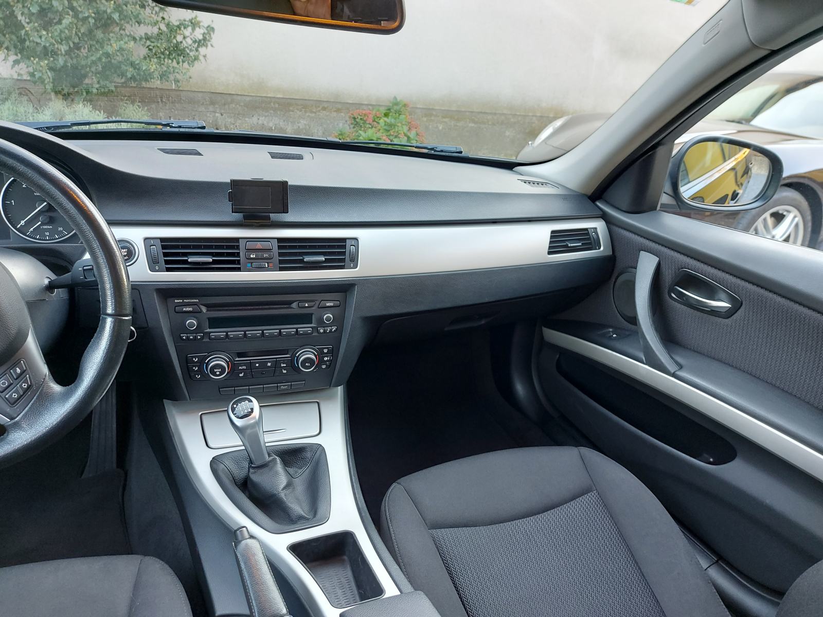 BMW 318d Registriran do 7.8.2027., fotografija 20