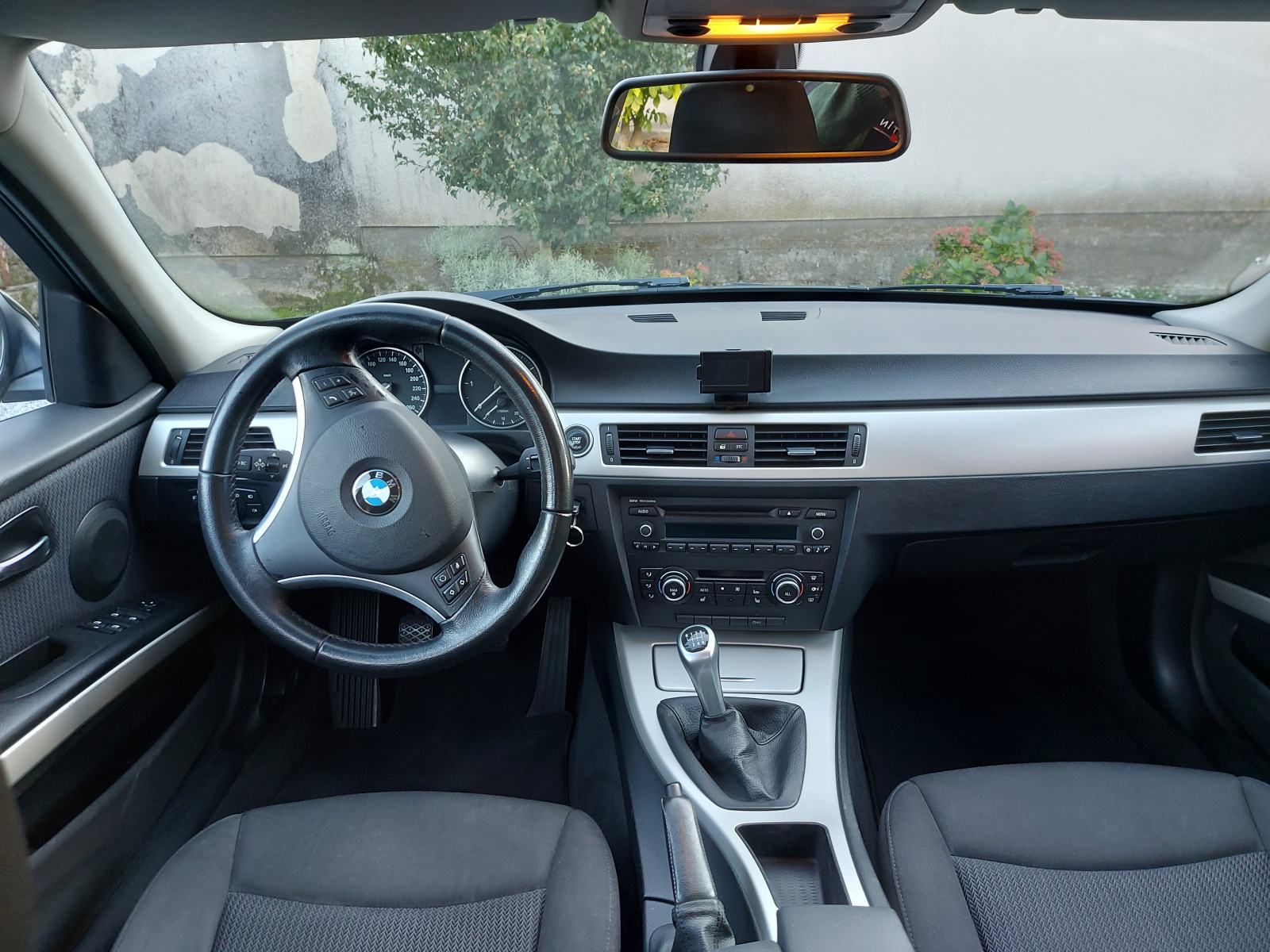 BMW 318d Registriran do 7.8.2027., fotografija 19