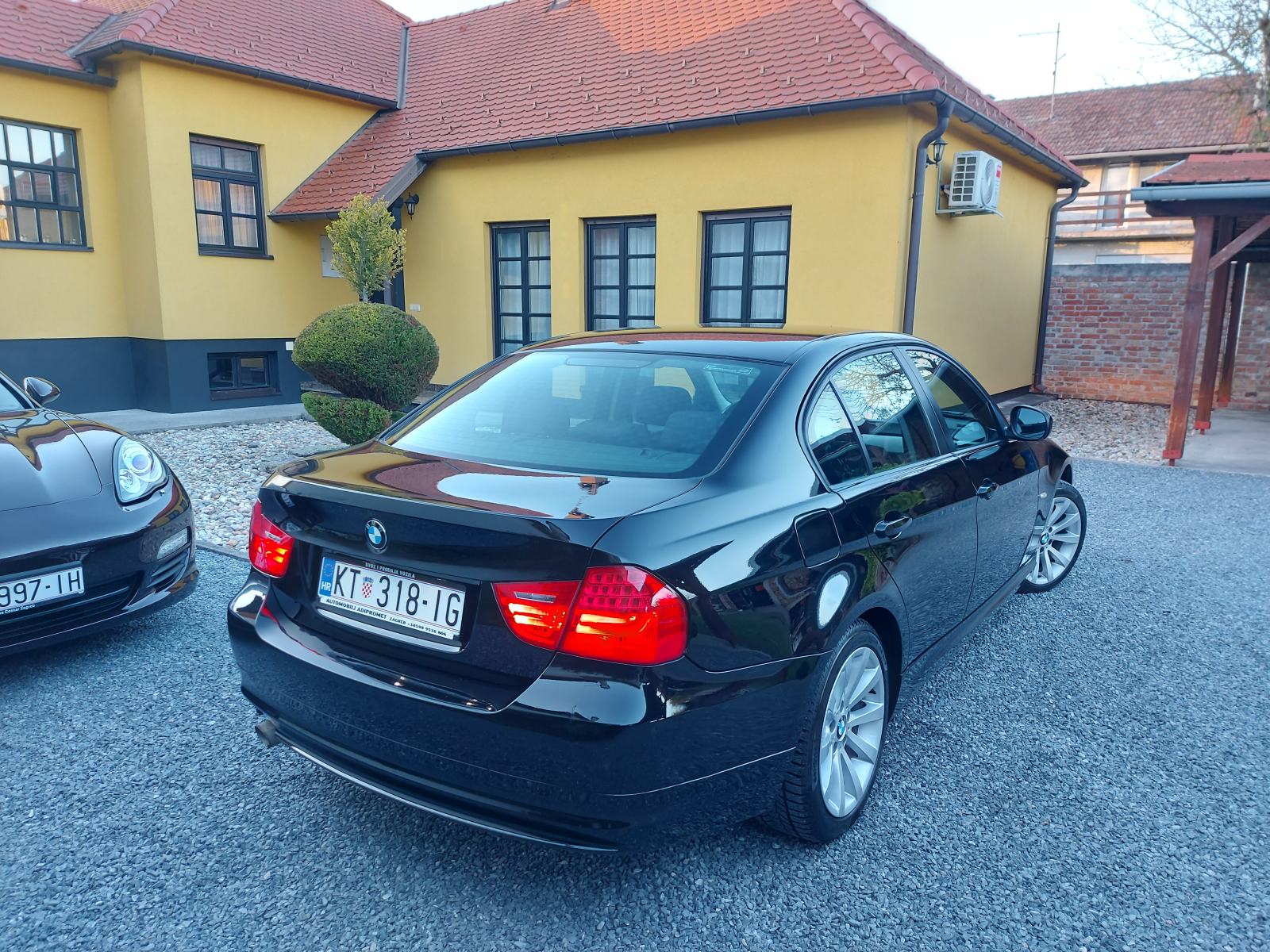 BMW 318d Registriran do 7.8.2027., fotografija 3