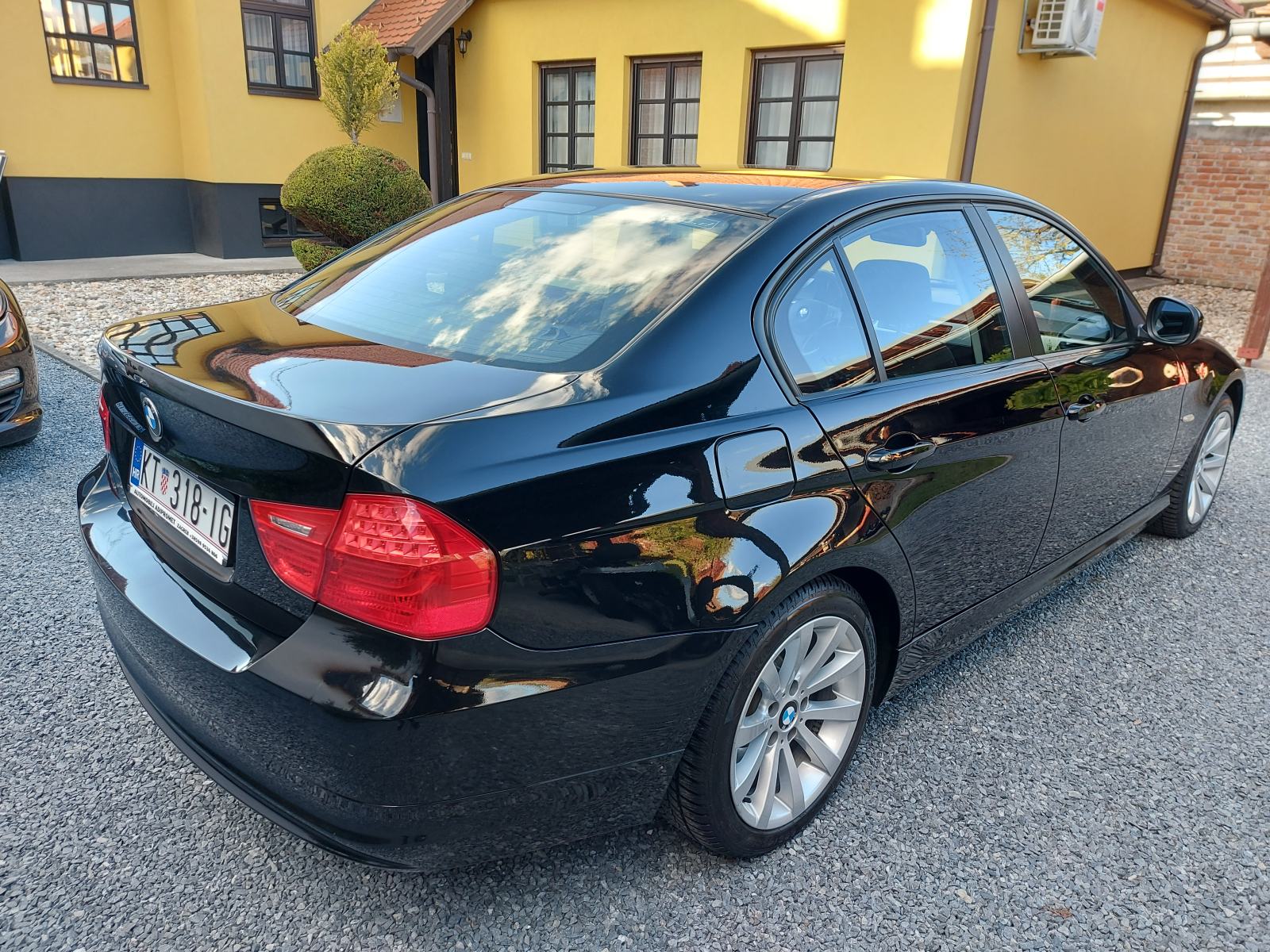 BMW 318d Registriran do 7.8.2027., fotografija 4