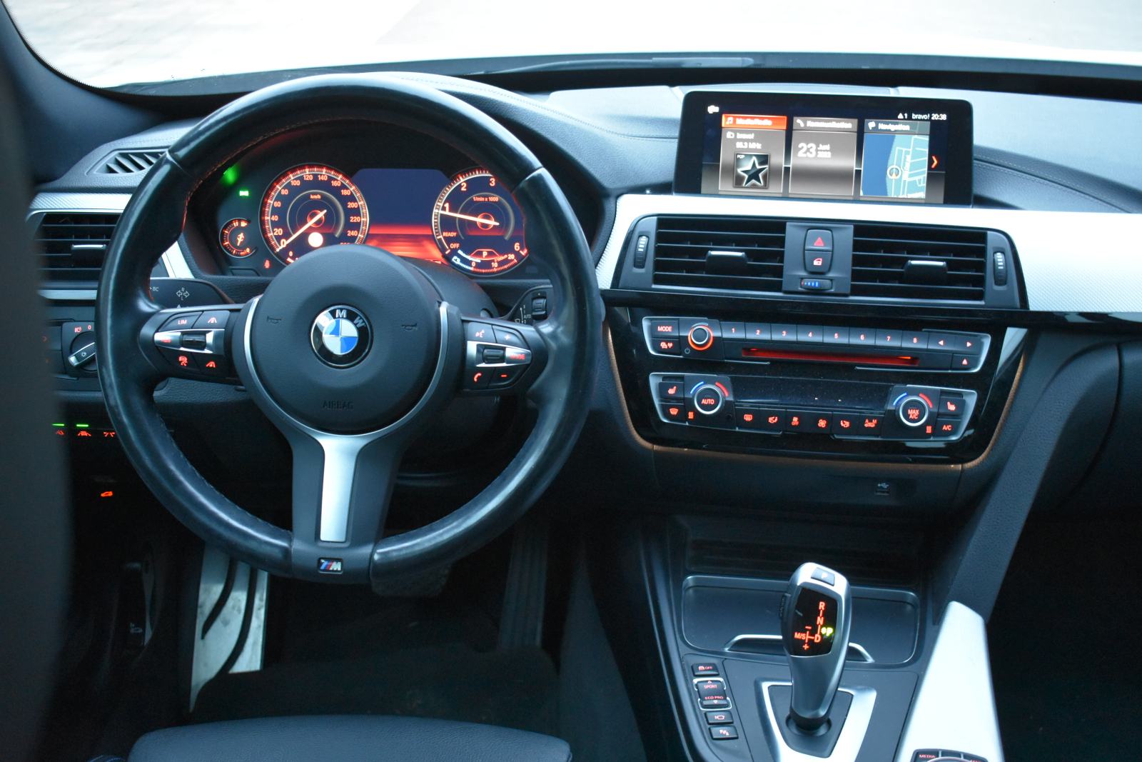 BMW 320 GT xDrive M model, automatic, odlično održavan, HR vozilo, fotografija 8