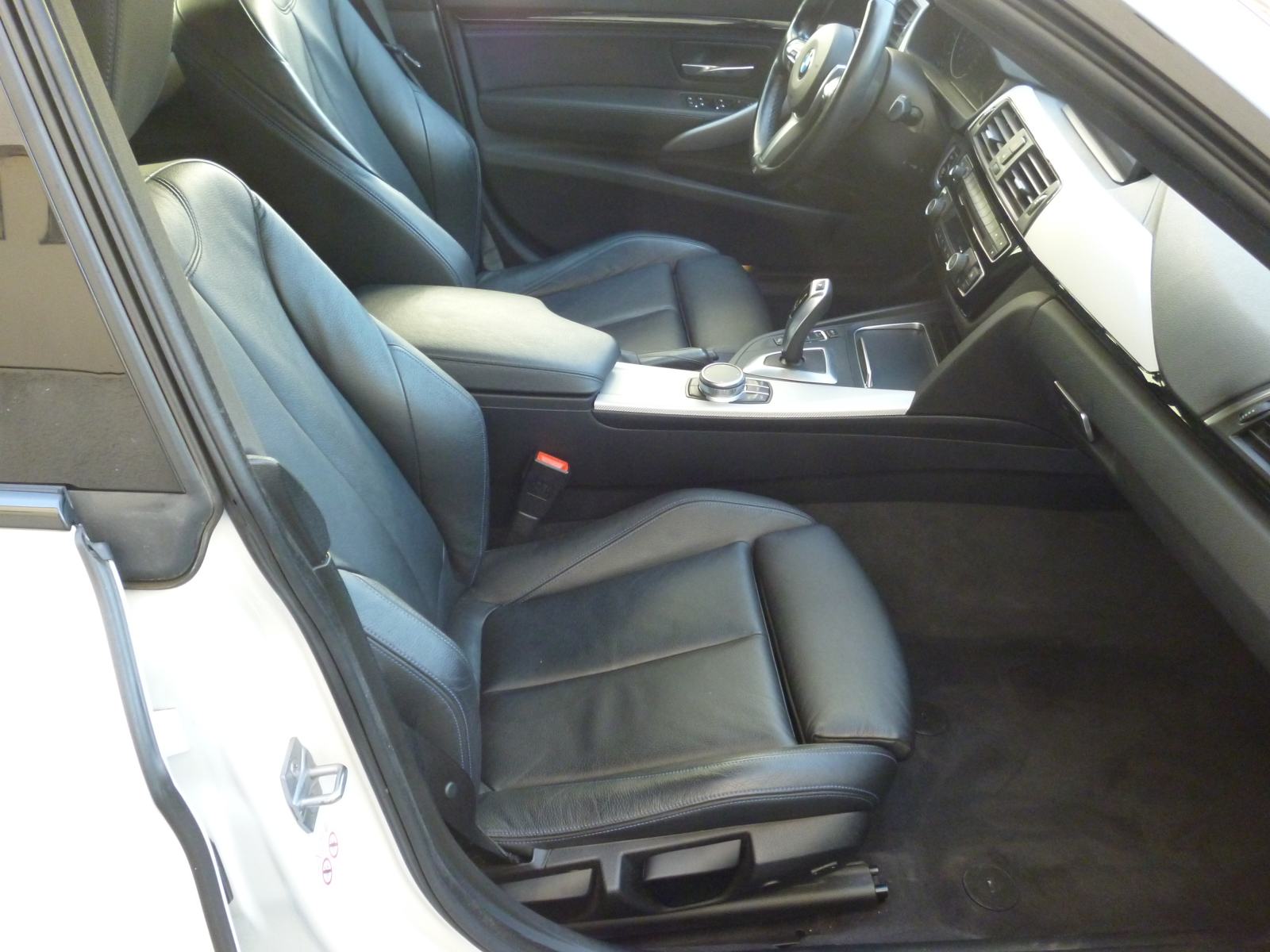 BMW 320 GT xDrive M model, automatic, odlično održavan, HR vozilo, fotografija 16