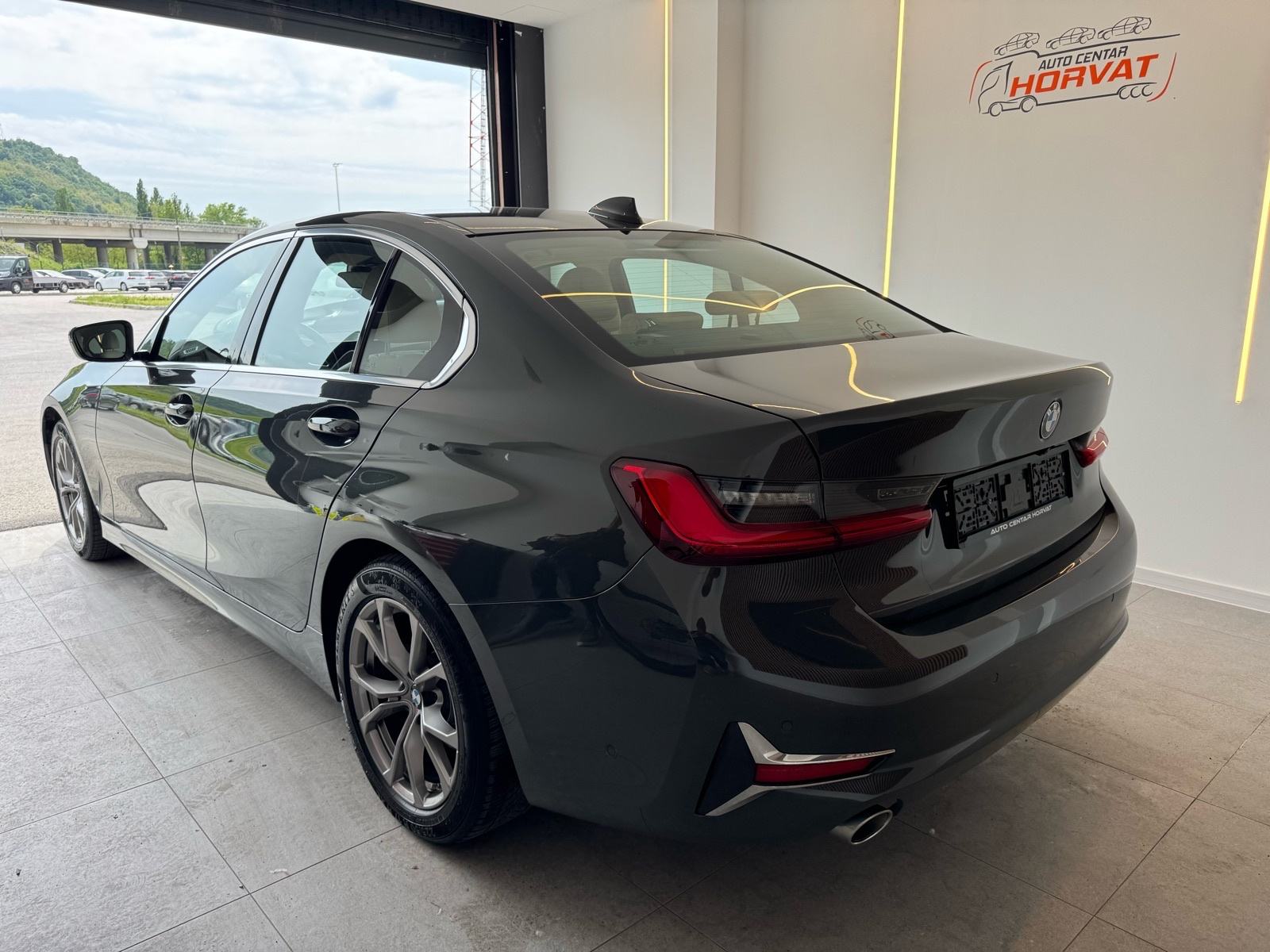 BMW 320d Aut. Luxury Line 2019.; Navi; Koža; Kamera; Reg do 10/26, fotografija 5