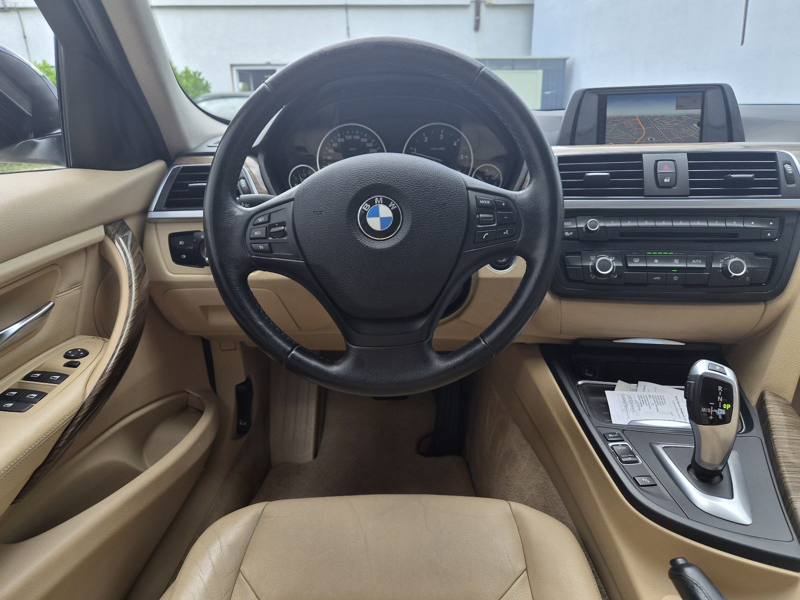 BMW 320d automatik * GARANCIJA NA KM * XENON * KOŽA * NAVI, fotografija 13
