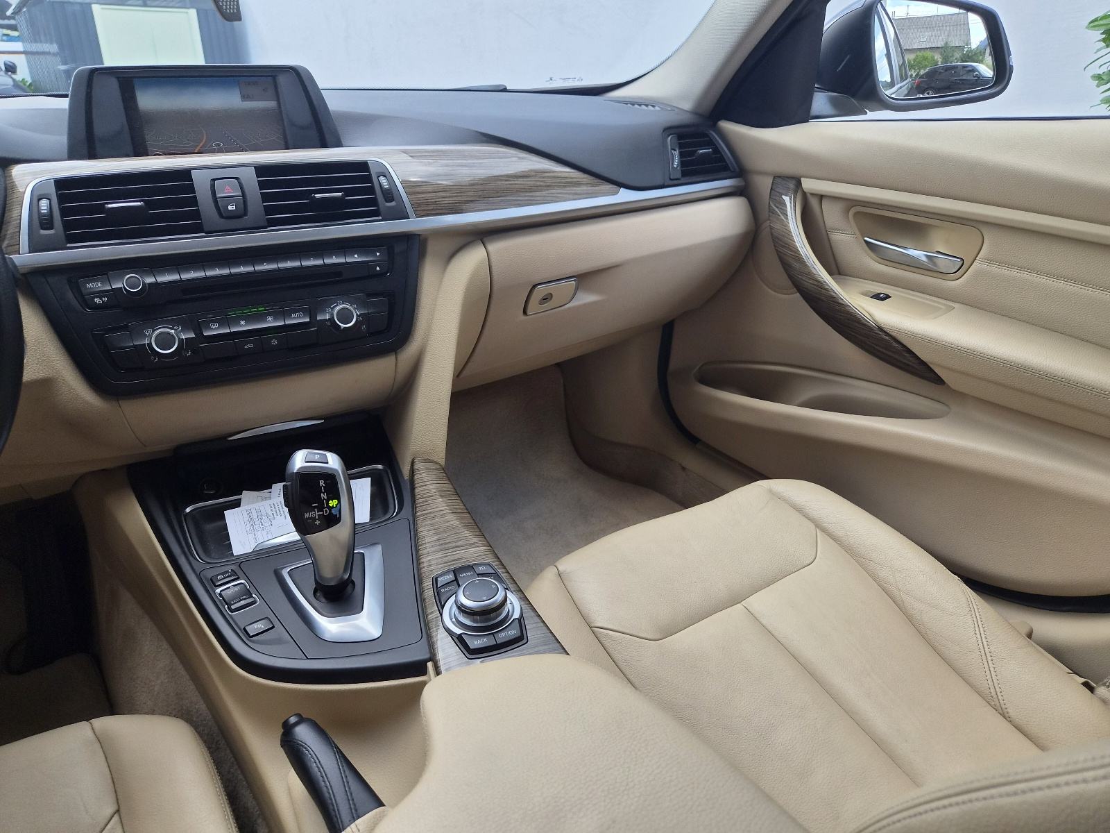 BMW 320d automatik * GARANCIJA NA KM * XENON * KOŽA * NAVI, fotografija 14