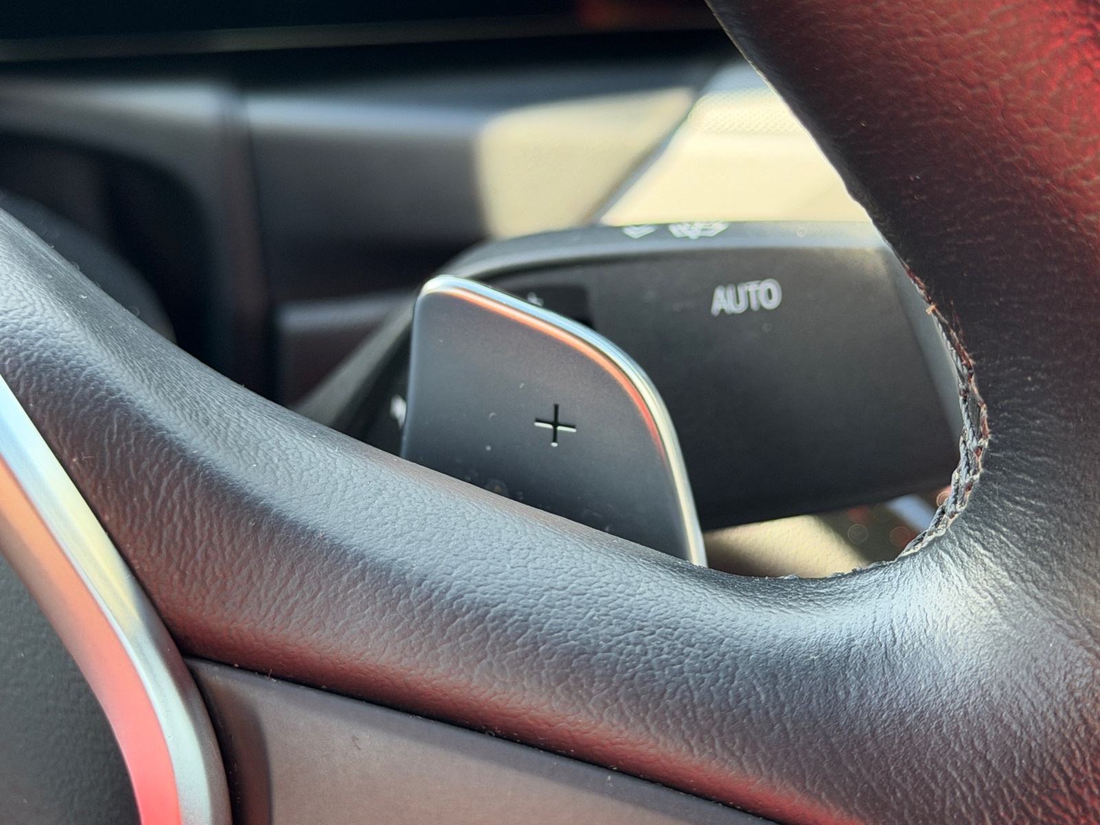BMW 320d AUTOMATIK,LIVE COCKPIT,HEAD-UP,KAMERA,RADAR,REG. DO 02/2027!, fotografija 16