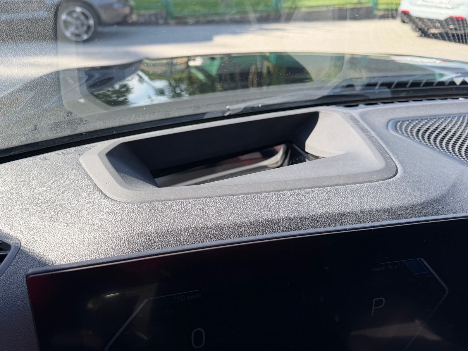 BMW 320d AUTOMATIK,LIVE COCKPIT,HEAD-UP,KAMERA,RADAR,REG. DO 02/2027!, fotografija 13
