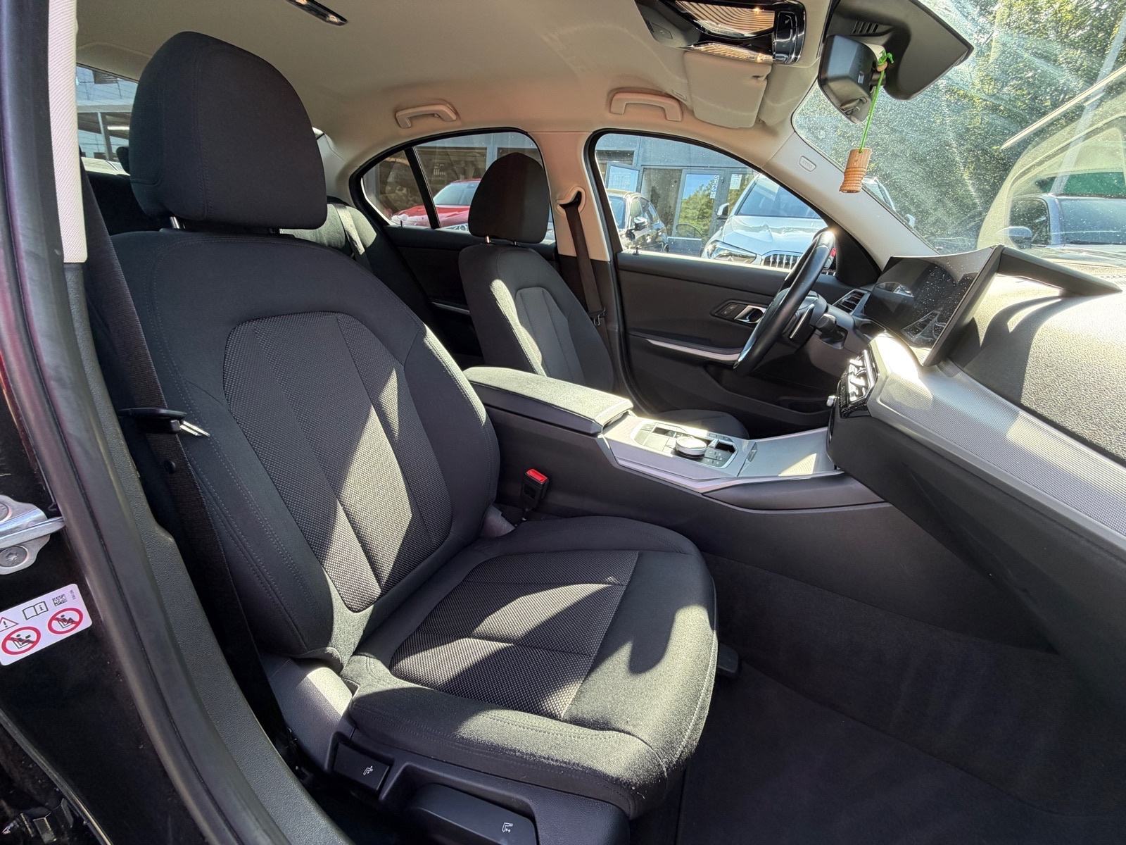 BMW 320d AUTOMATIK,LIVE COCKPIT,HEAD-UP,KAMERA,RADAR,REG. DO 02/2027!, fotografija 6