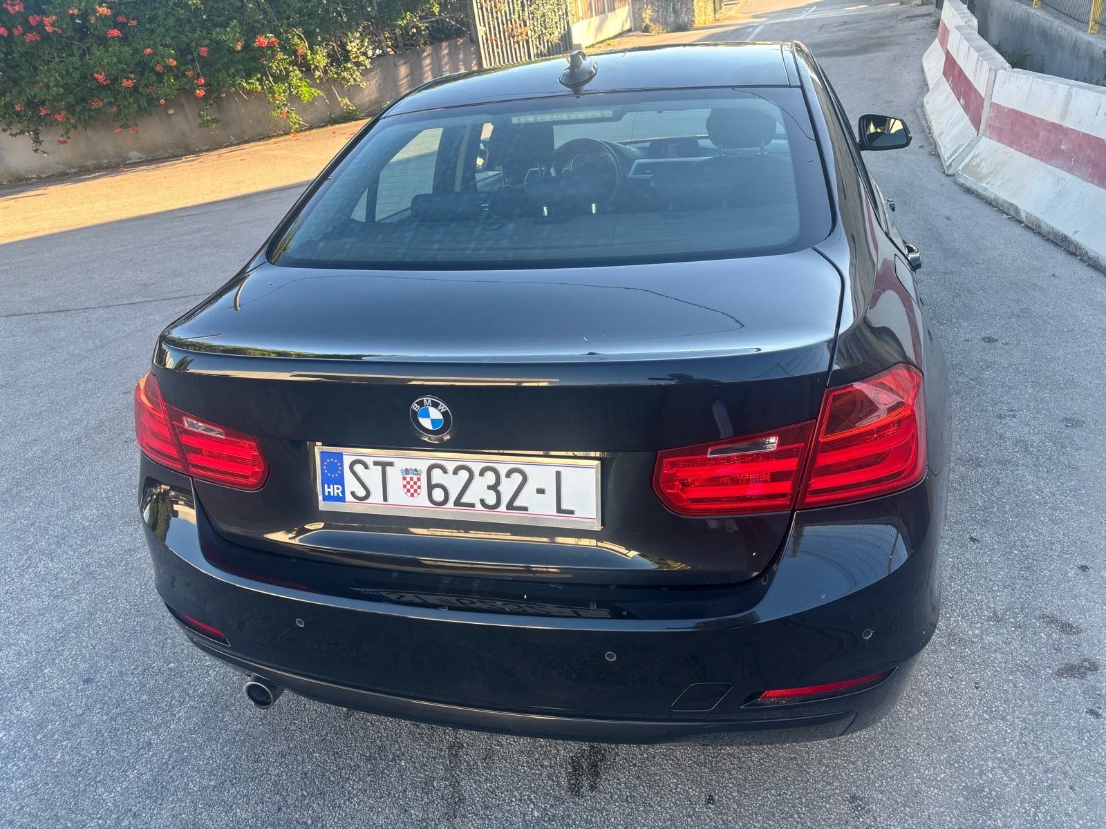 BMW 320d Automatik Top stanje malo km Reg 06/2027, fotografija 6