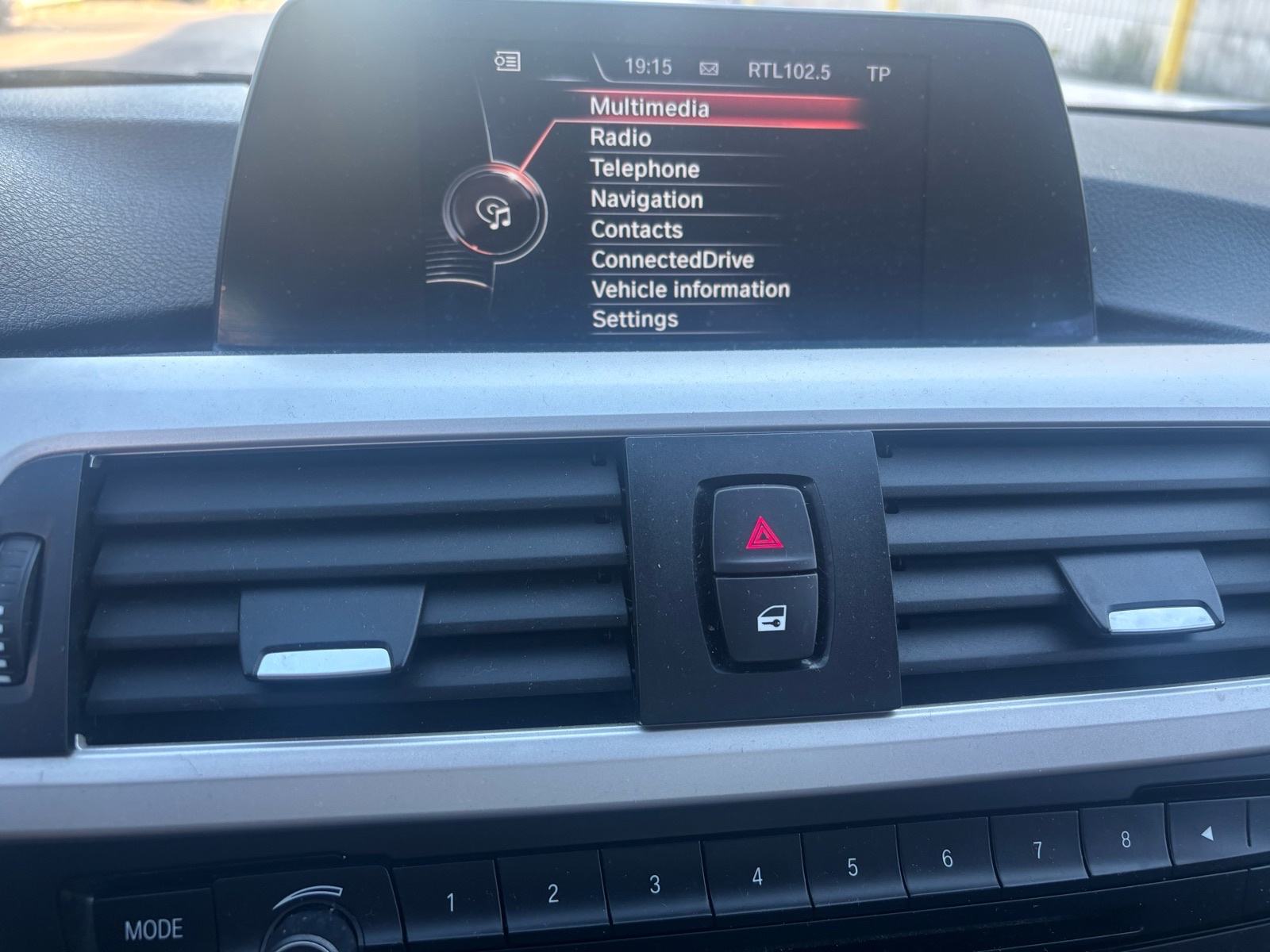 BMW 320d Automatik Top stanje malo km Reg 06/2027, fotografija 9