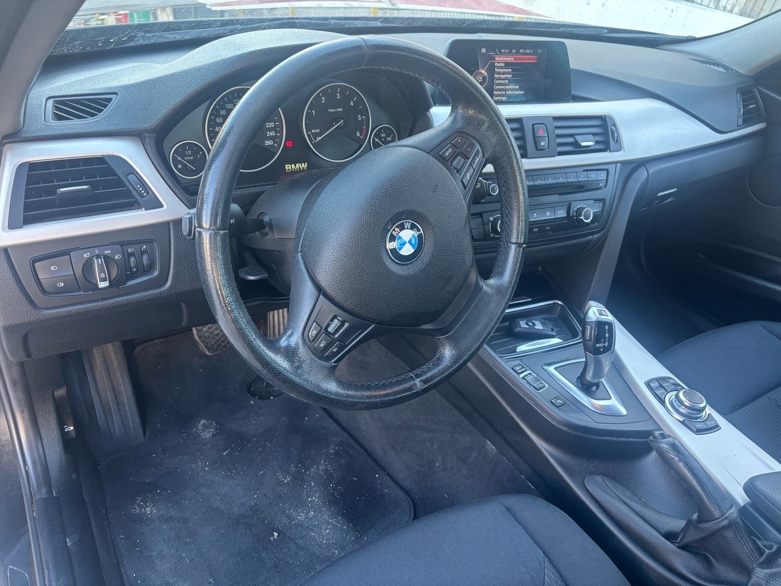 BMW 320d Automatik Top stanje malo km Reg 06/2027, fotografija 13