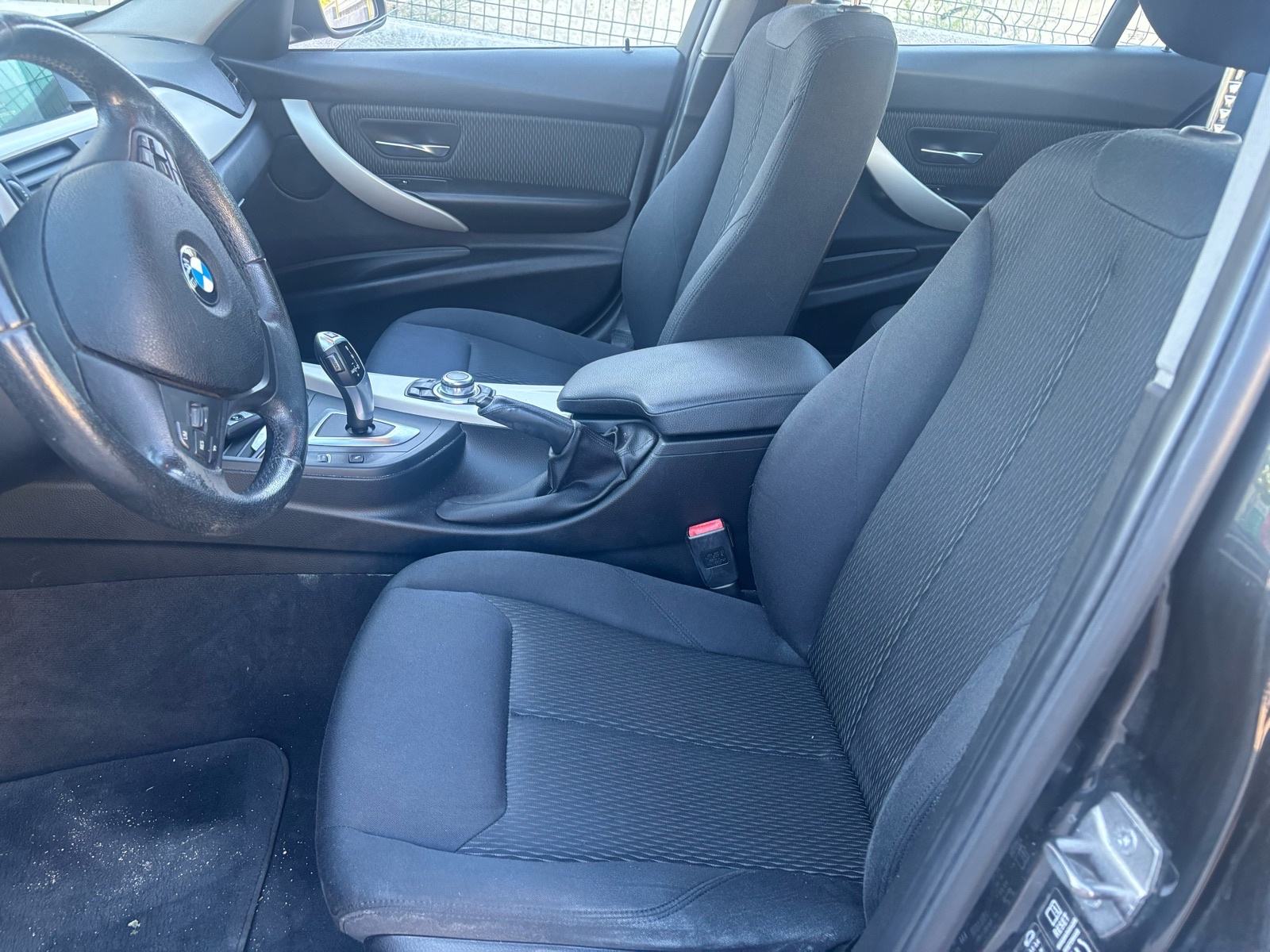 BMW 320d Automatik Top stanje malo km Reg 06/2027, fotografija 14
