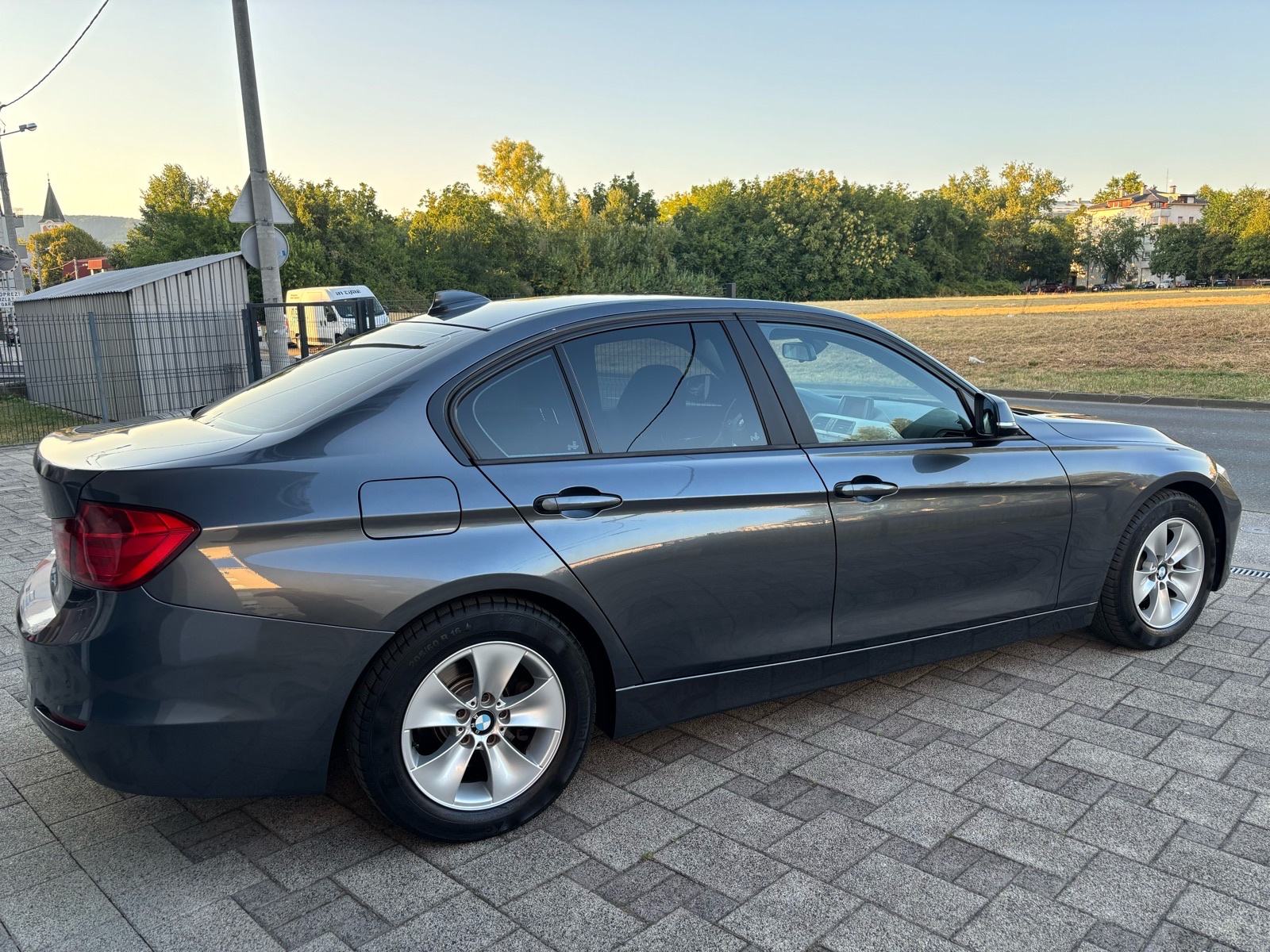 Bmw 320D, kupljen u Tomiću, samo 95ooo kilometara, servisna knjiga!, fotografija 4