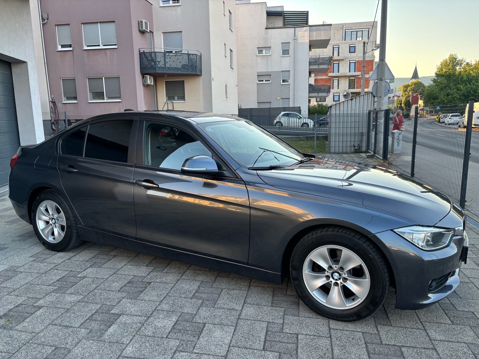 Bmw 320D, kupljen u Tomiću, samo 95ooo kilometara, servisna knjiga!, fotografija 3
