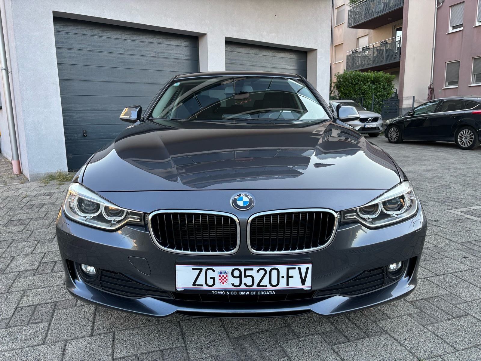 Bmw 320D, kupljen u Tomiću, samo 95ooo kilometara, servisna knjiga!, fotografija 2
