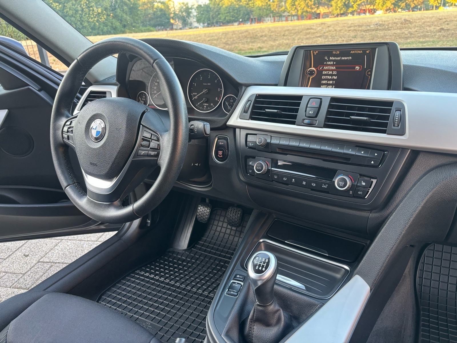 Bmw 320D, kupljen u Tomiću, samo 95ooo kilometara, servisna knjiga!, fotografija 9