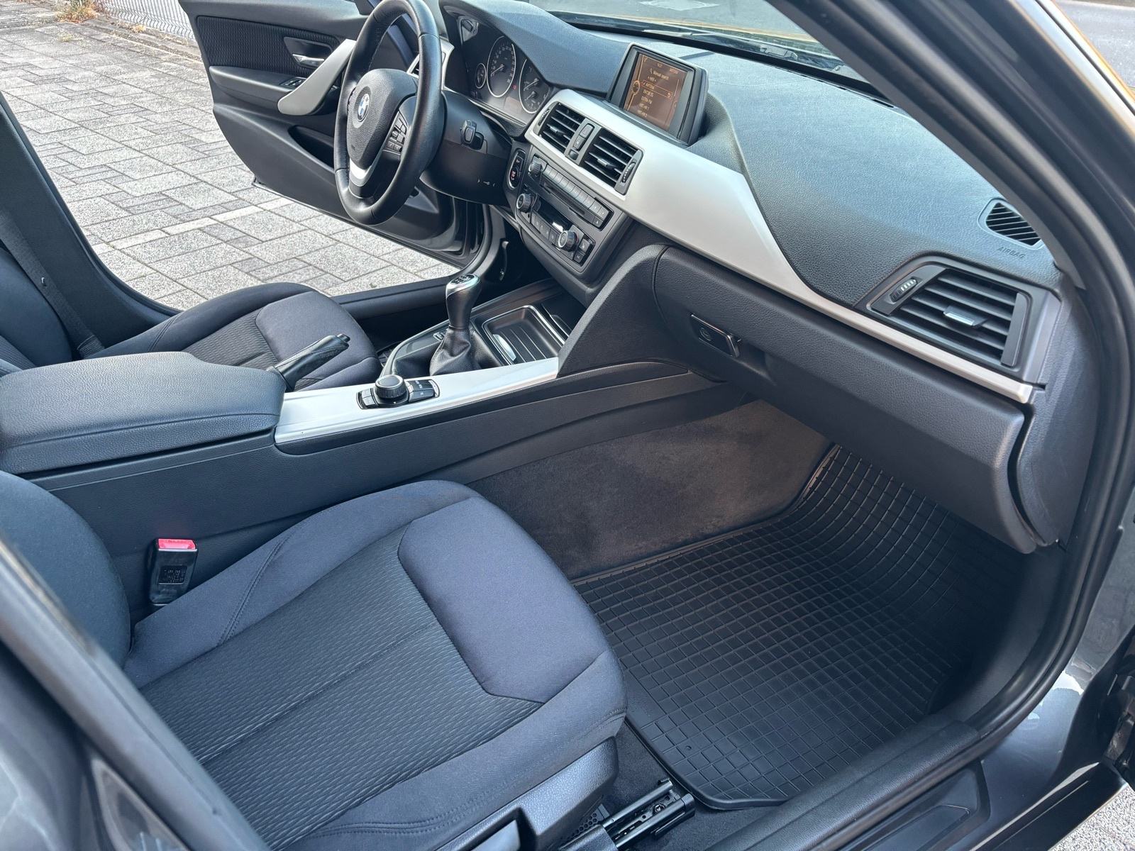 Bmw 320D, kupljen u Tomiću, samo 95ooo kilometara, servisna knjiga!, fotografija 14