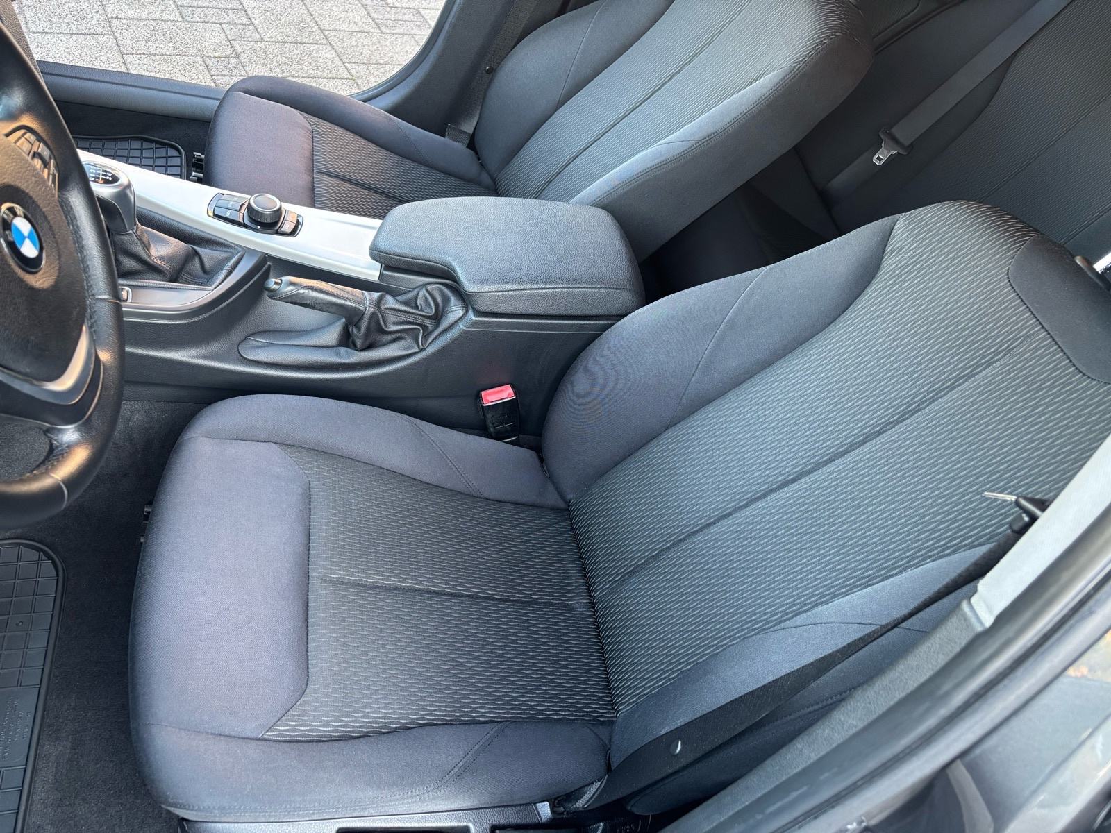 Bmw 320D, kupljen u Tomiću, samo 95ooo kilometara, servisna knjiga!, fotografija 13