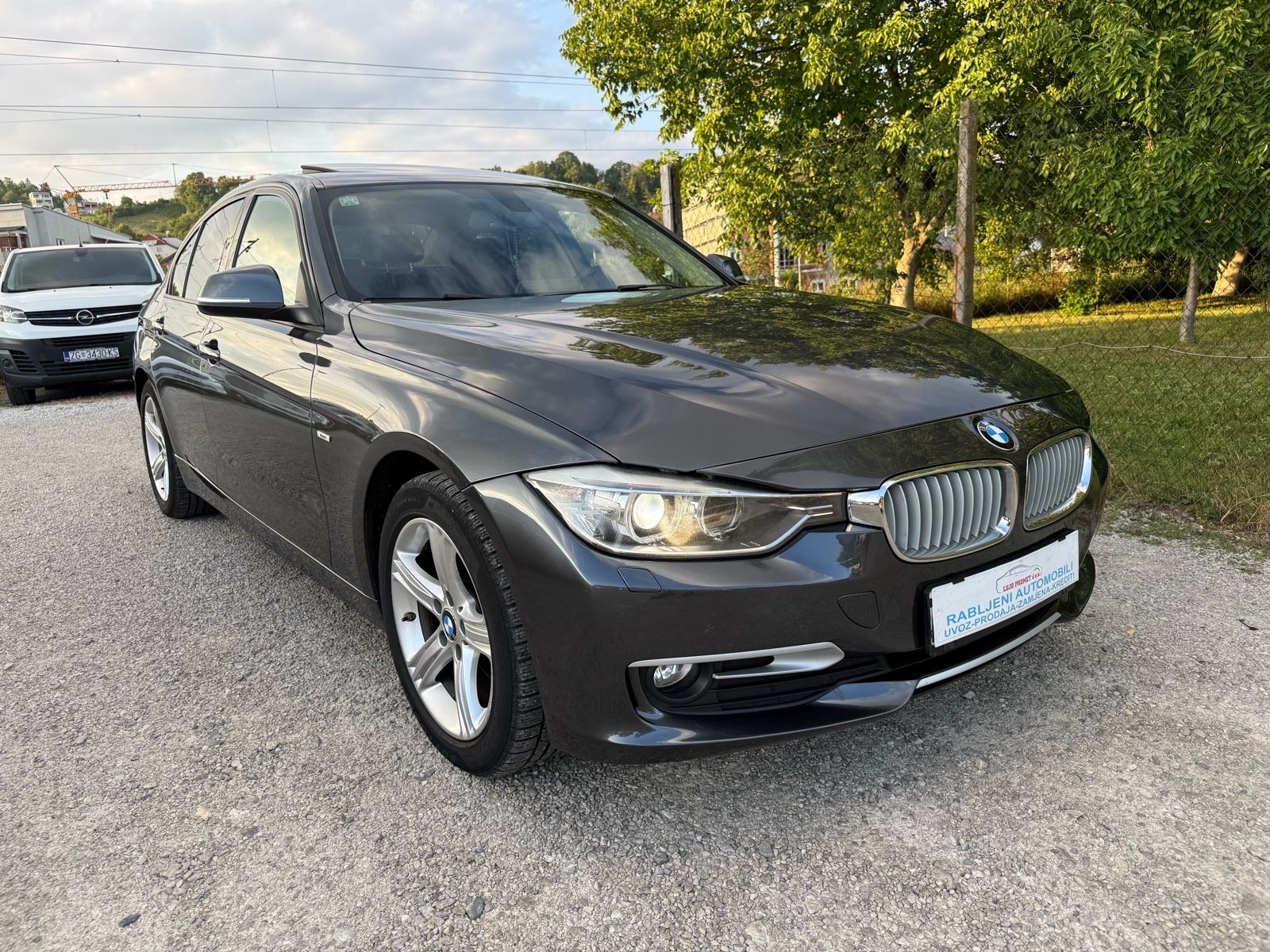 BMW 320d Modern Line-LED-NAVI-TEMP-ALU-PANO-REG 9/26, pogled izvana - slika 4
